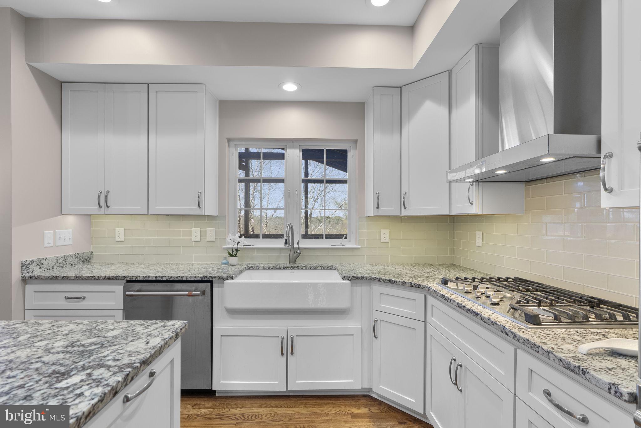 WINDSOR KNOLLS - Residential