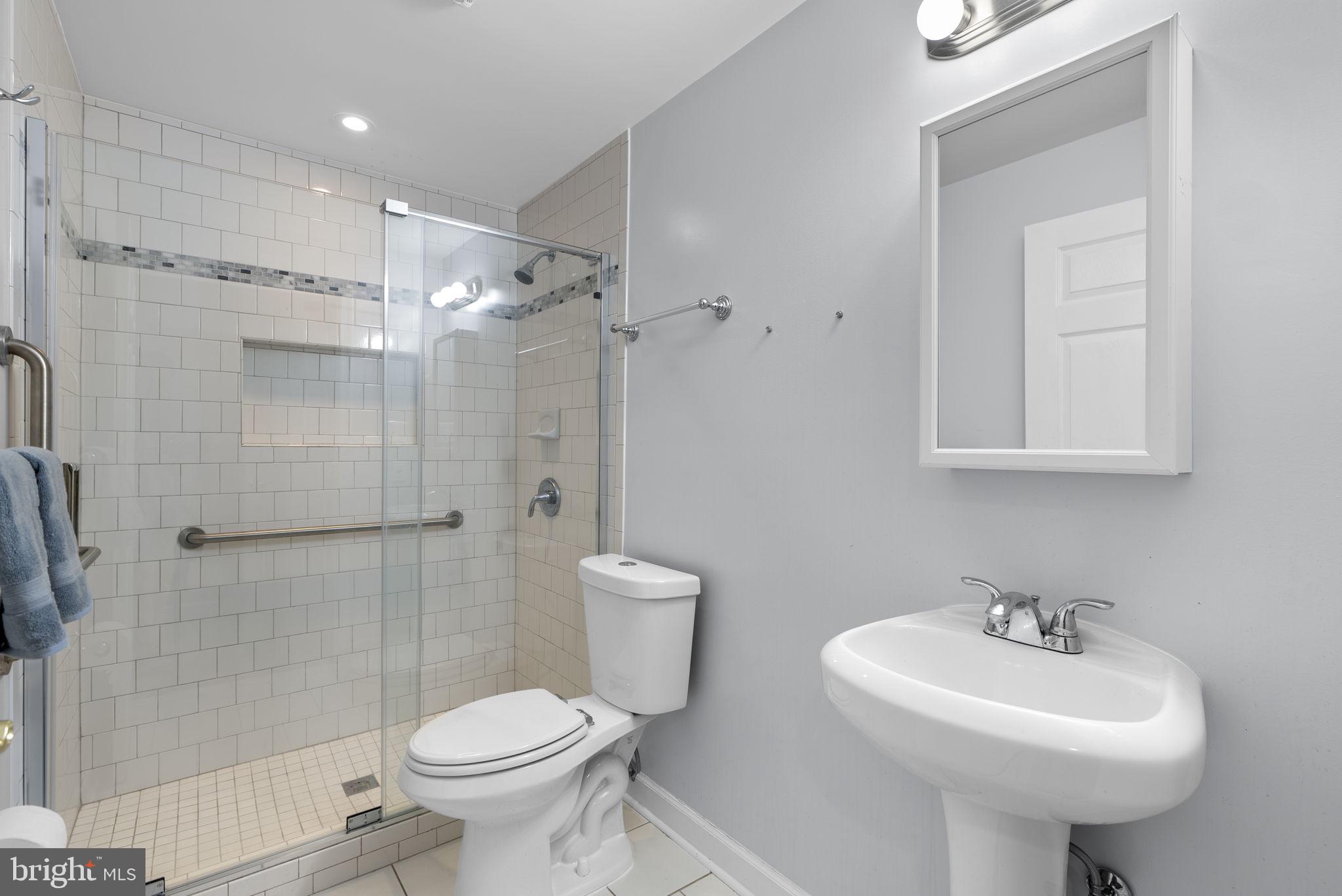 WINDSOR KNOLLS - Residential