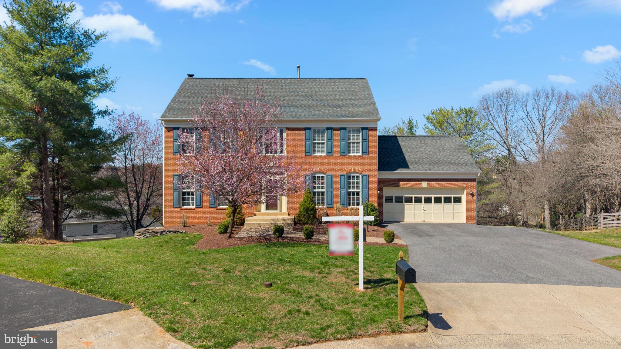 WINDSOR KNOLLS - Residential