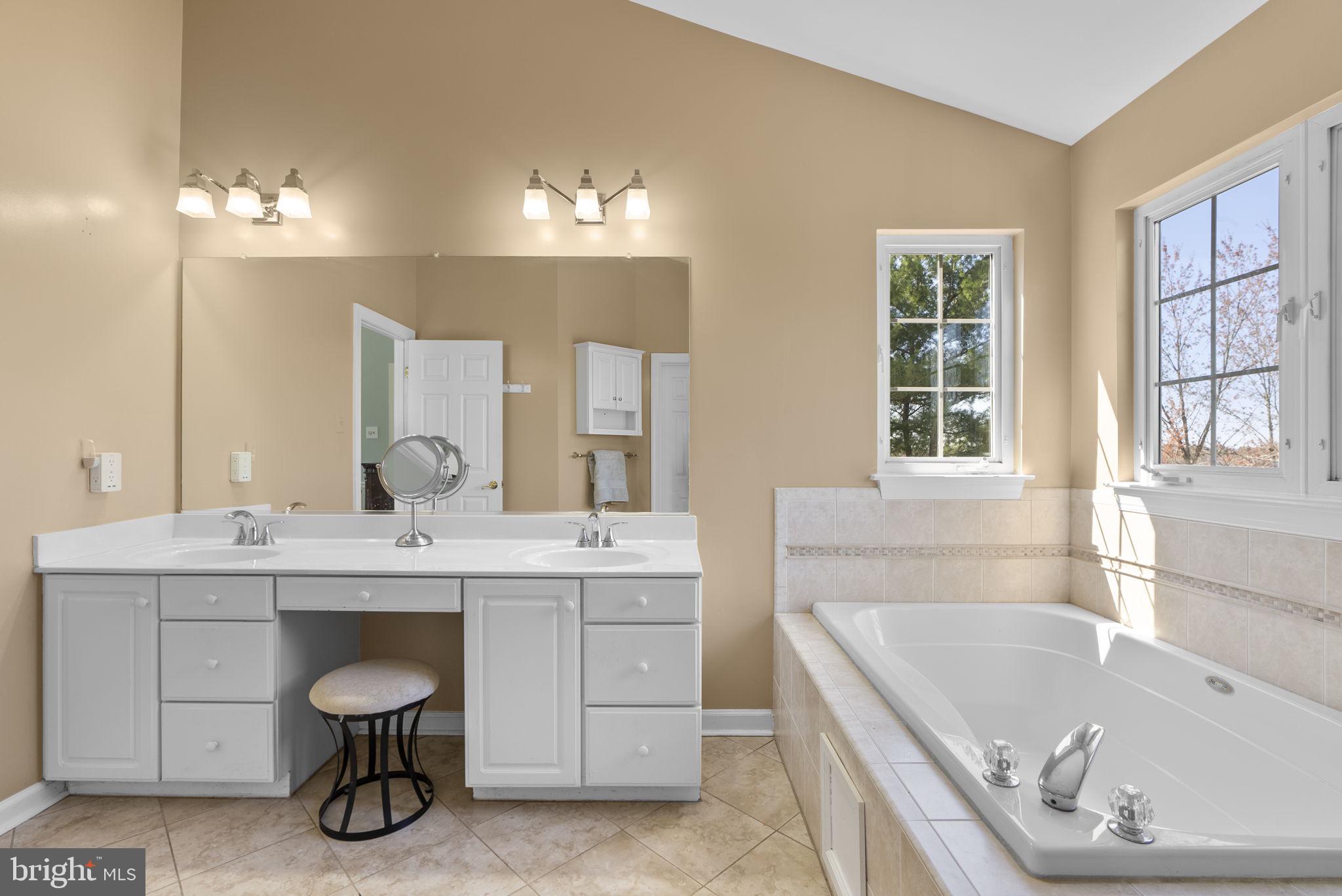 WINDSOR KNOLLS - Residential