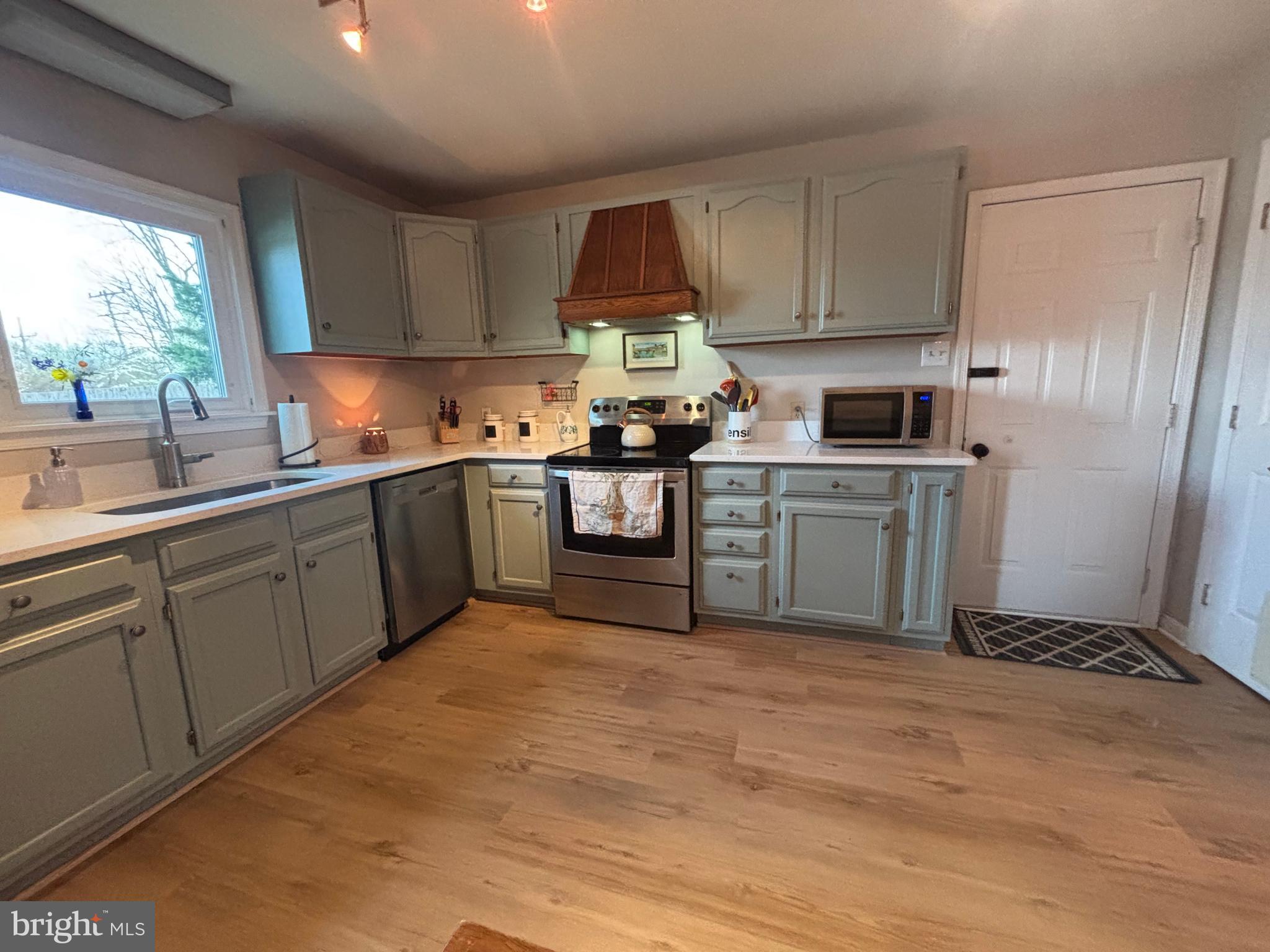 CHAPLINE'S CHOICE - Residential