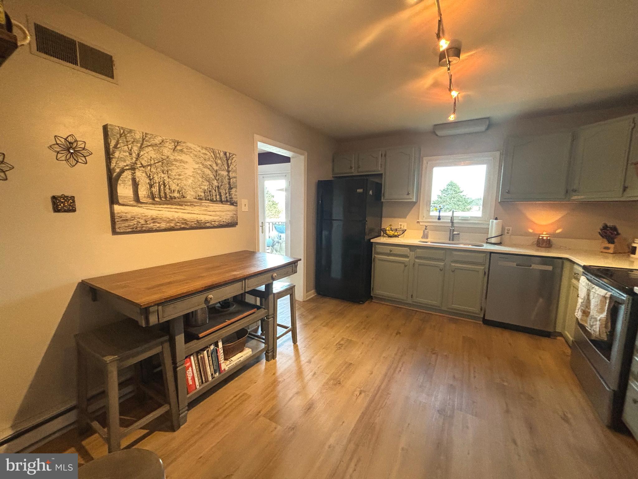 CHAPLINE'S CHOICE - Residential