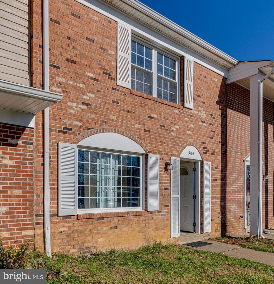 GREAT LOCATION just minutes to I95, Schools and Shopping! NEW ROOF, HVAC, CABINETS, CARPET, GRANITE  COUNTERS, BATHROOMS and PANEL BOX! Enjoy Stainless Appliances, newer WINDOWS and TILE flooring throughout the Main Level. Tons of closest and STORAGE space! Boasting a Lovely size back yard and FULLY FENCED!