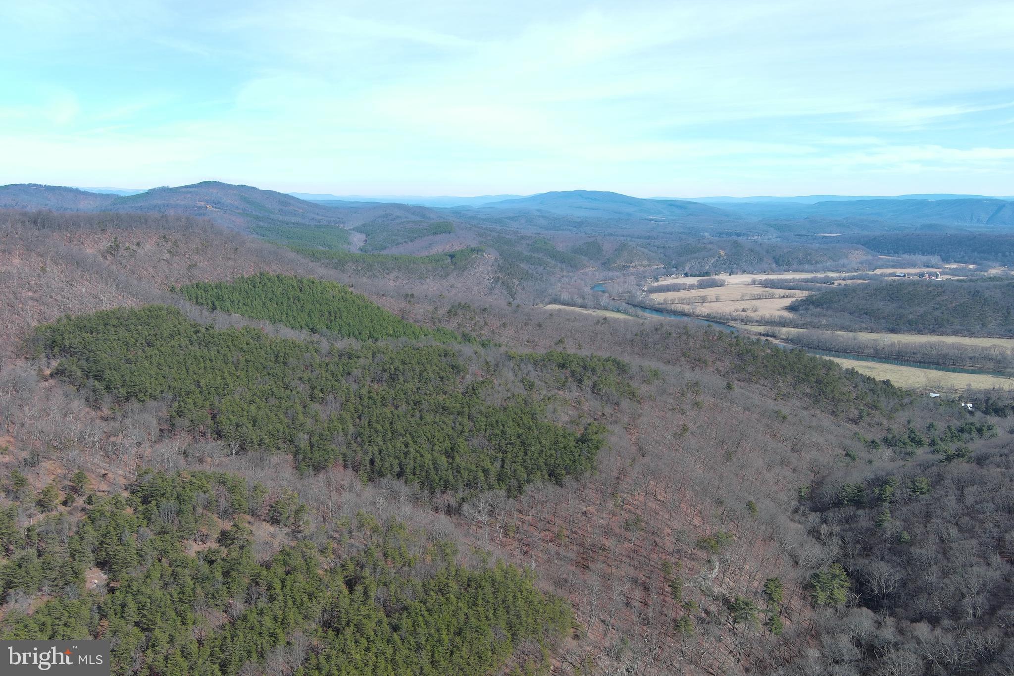 BLUFFS ON THE POTOMAC - Land