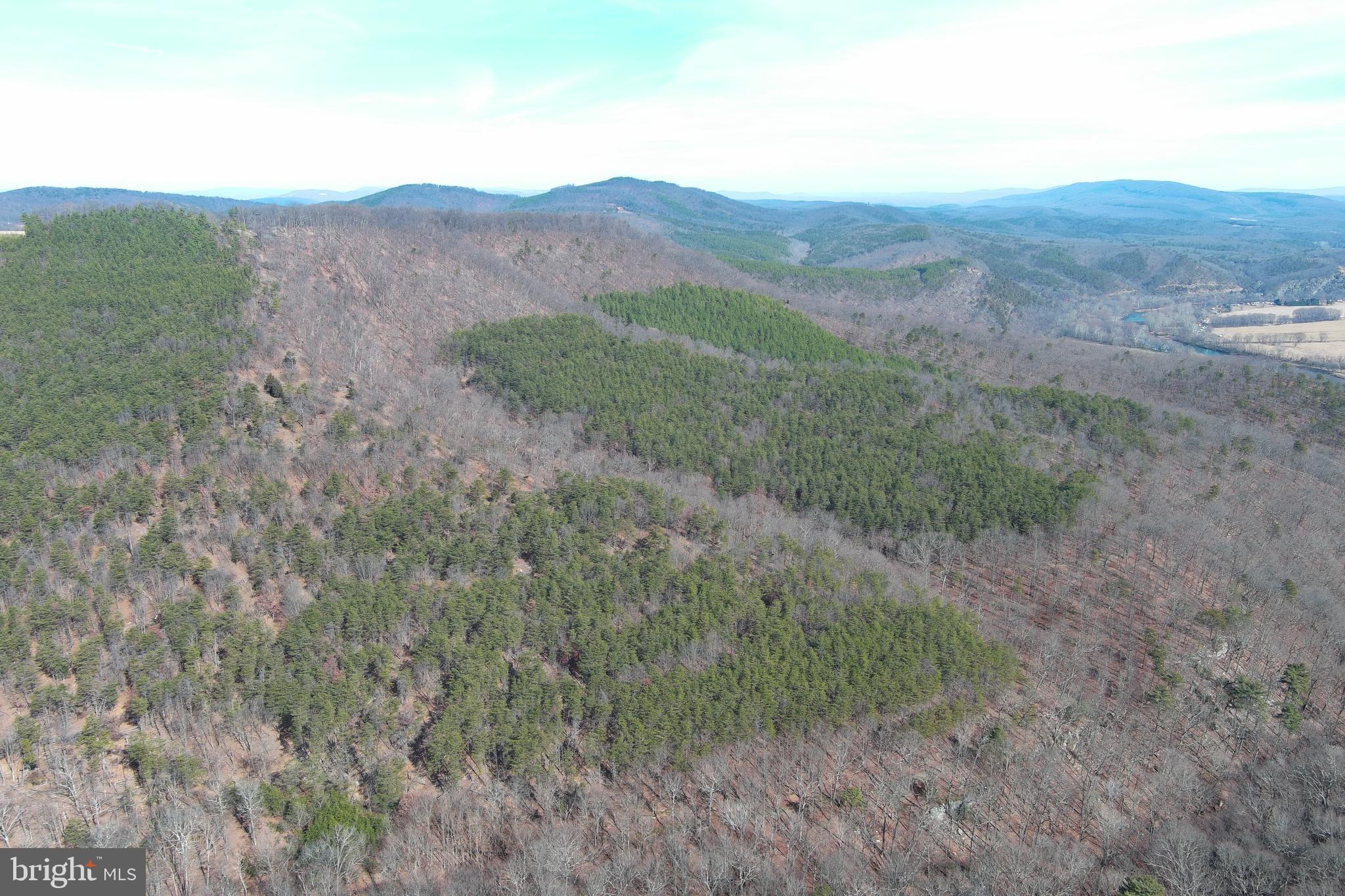BLUFFS ON THE POTOMAC - Land