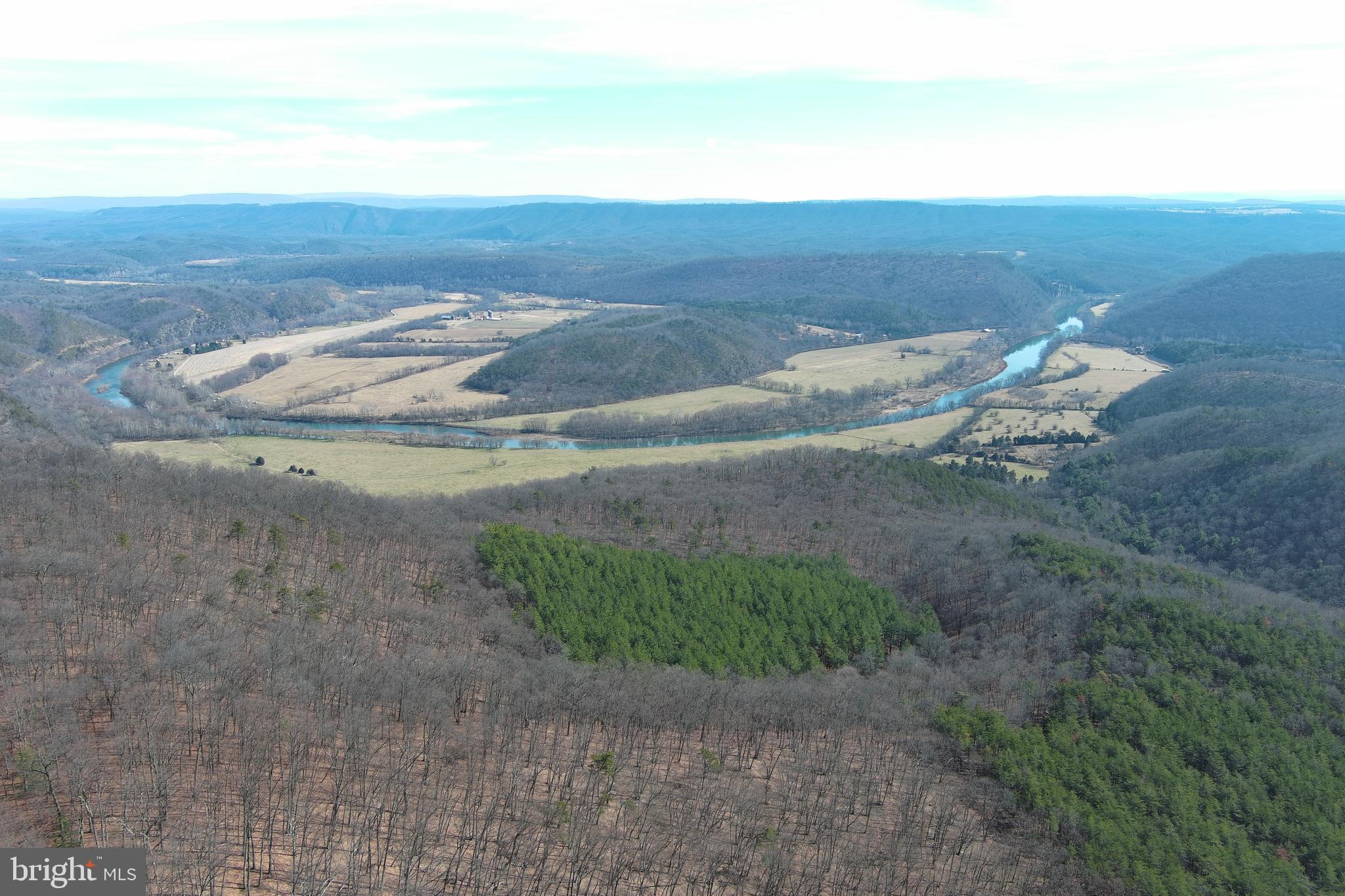 BLUFFS ON THE POTOMAC - Land