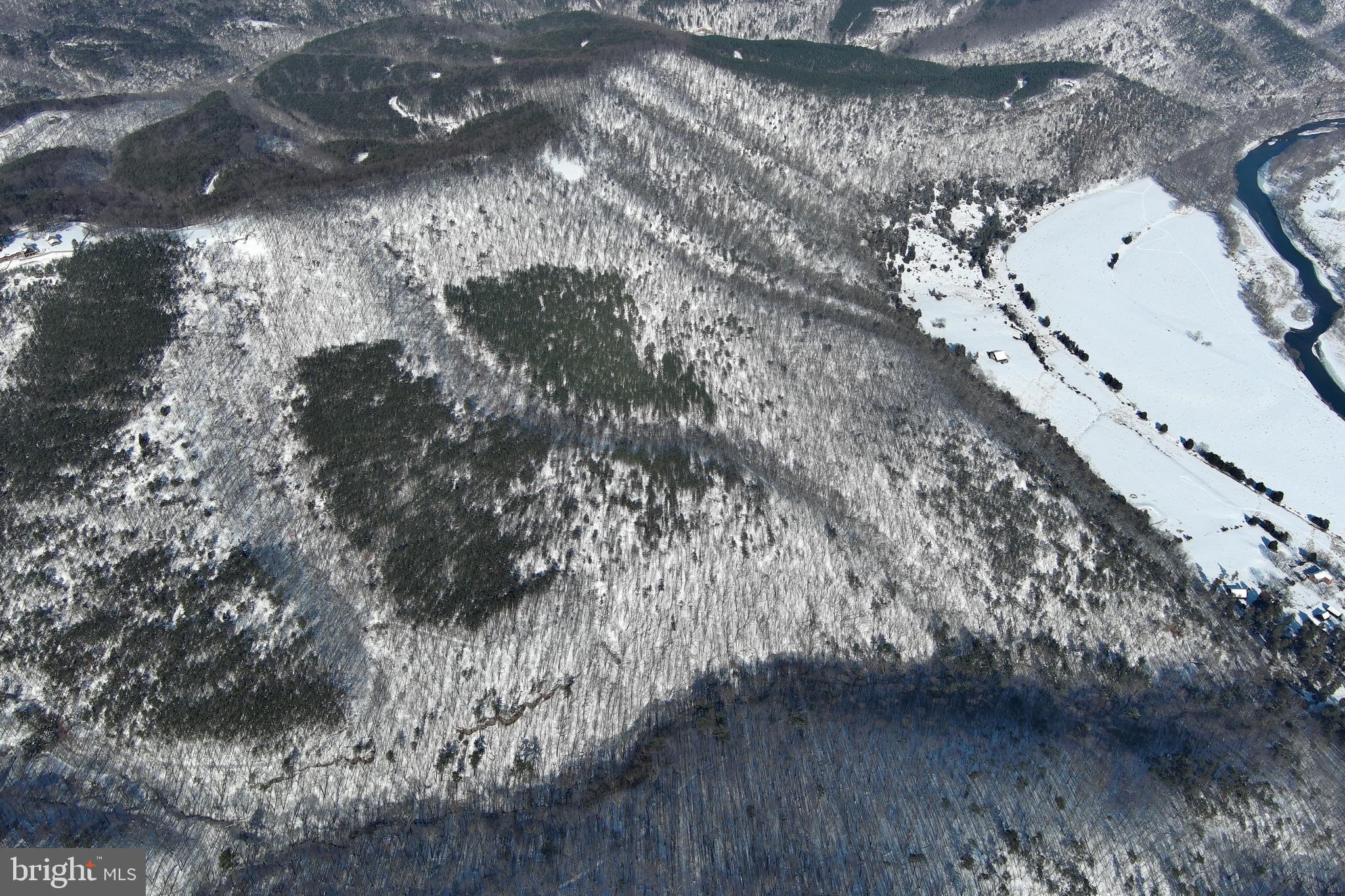 BLUFFS ON THE POTOMAC - Land