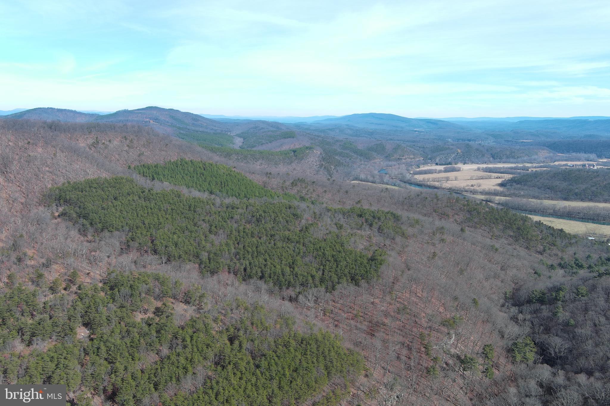 BLUFFS ON THE POTOMAC - Land