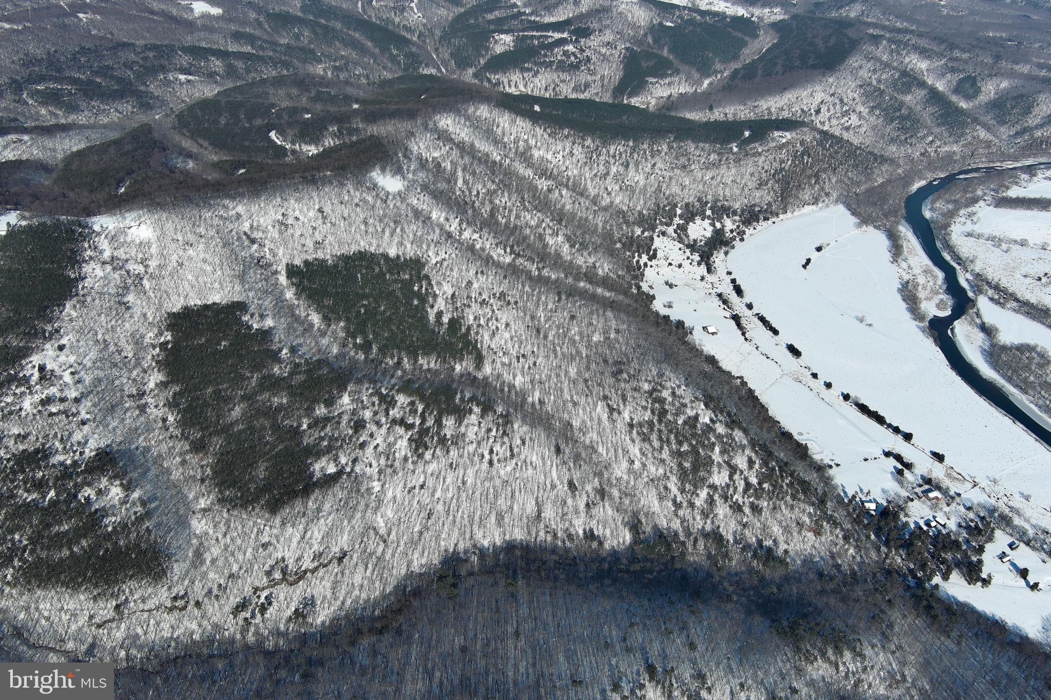 BLUFFS ON THE POTOMAC - Land