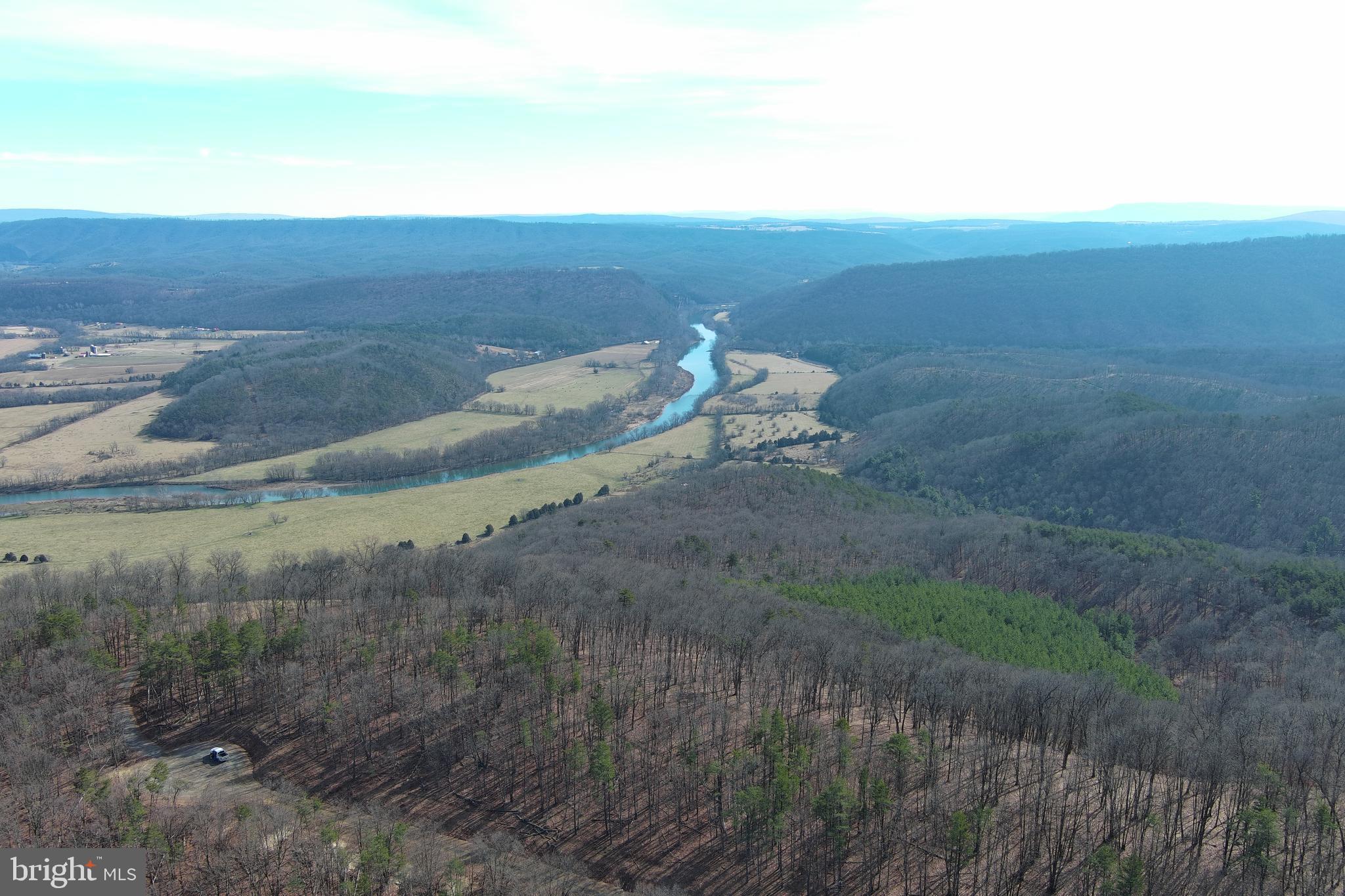 BLUFFS ON THE POTOMAC - Land