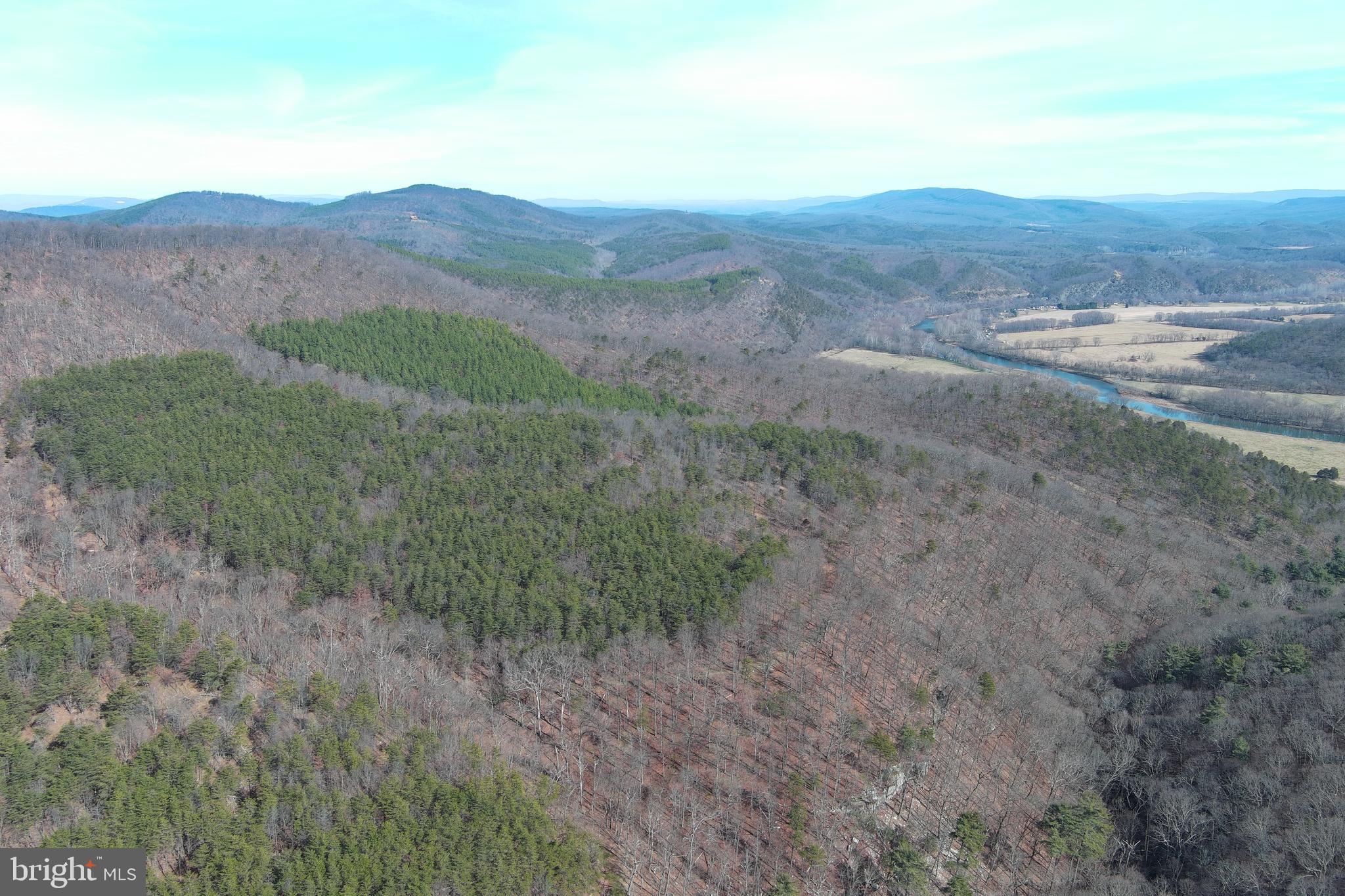 BLUFFS ON THE POTOMAC - Land