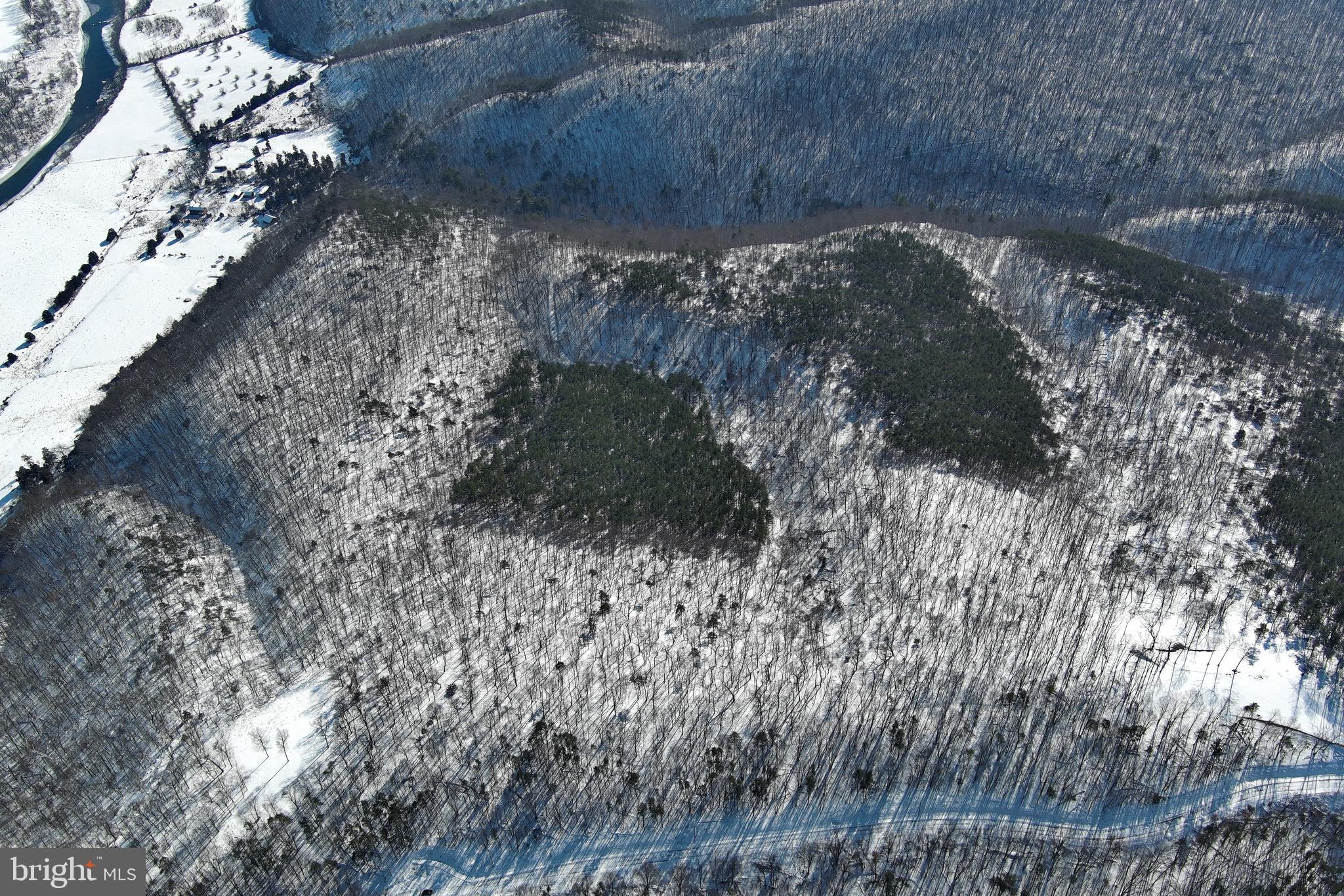 BLUFFS ON THE POTOMAC - Land