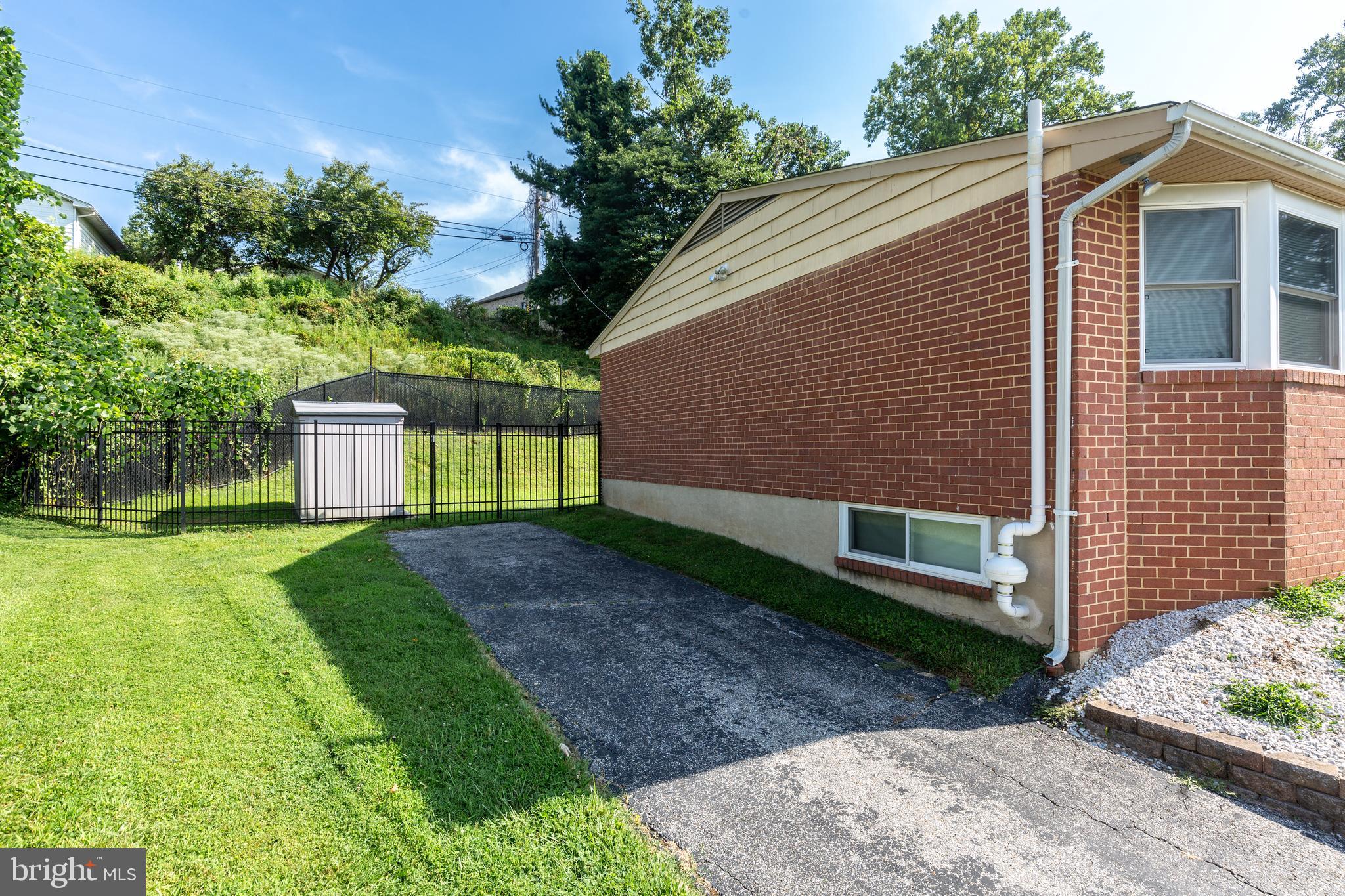 OLD COURT ESTATES - Residential