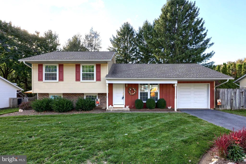 Photo of 117 Kent Road, Lancaster, PA 17603 (MLS # PALA2058944)