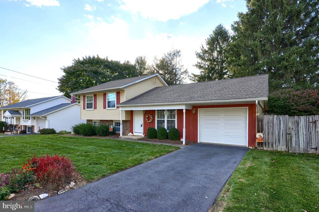 Photo of 117 Kent Road, Lancaster, PA 17603 (MLS # PALA2058944)