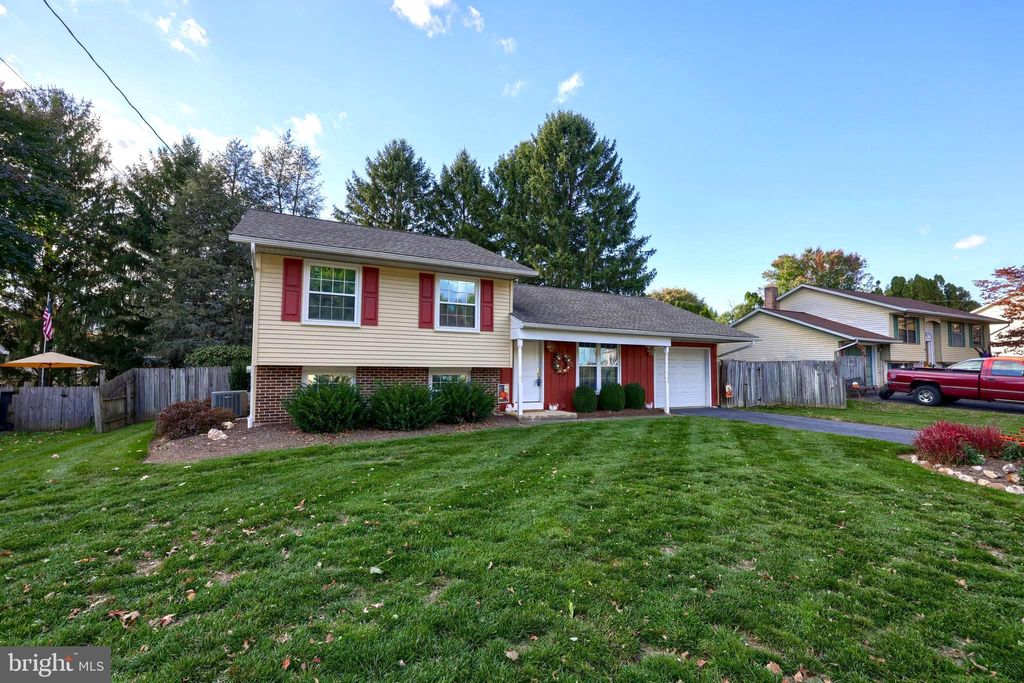 Photo of 117 Kent Road, Lancaster, PA 17603 (MLS # PALA2058944)