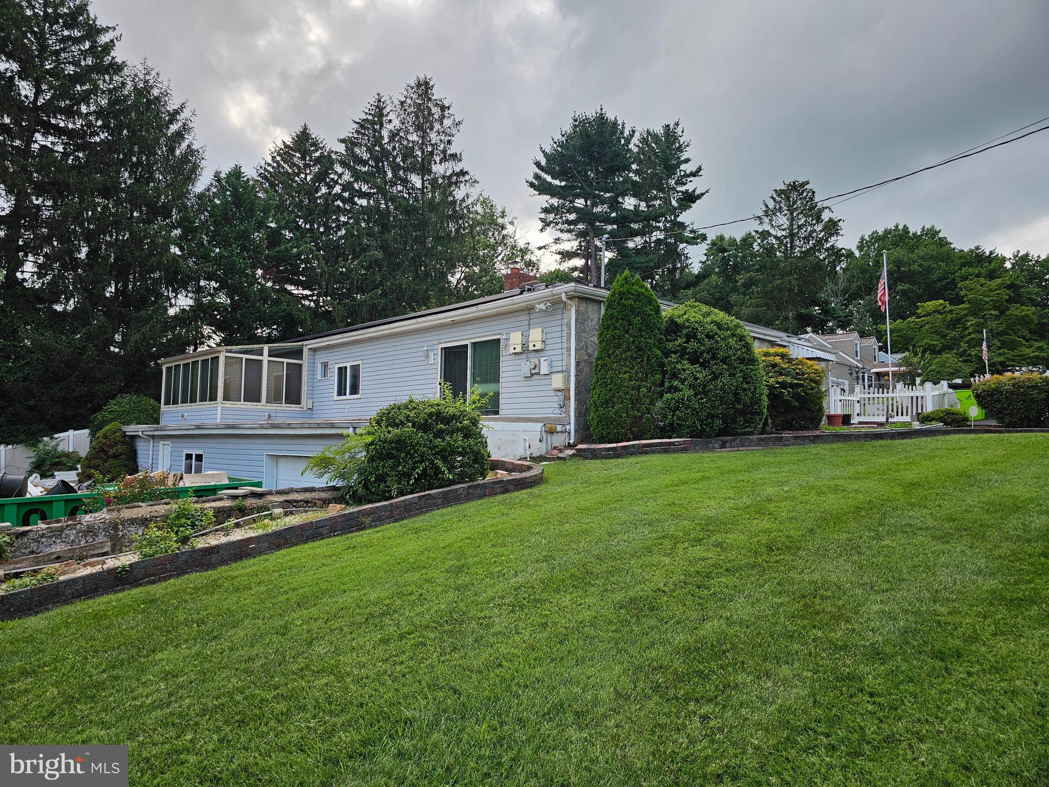 7 RIDGE AVENUE