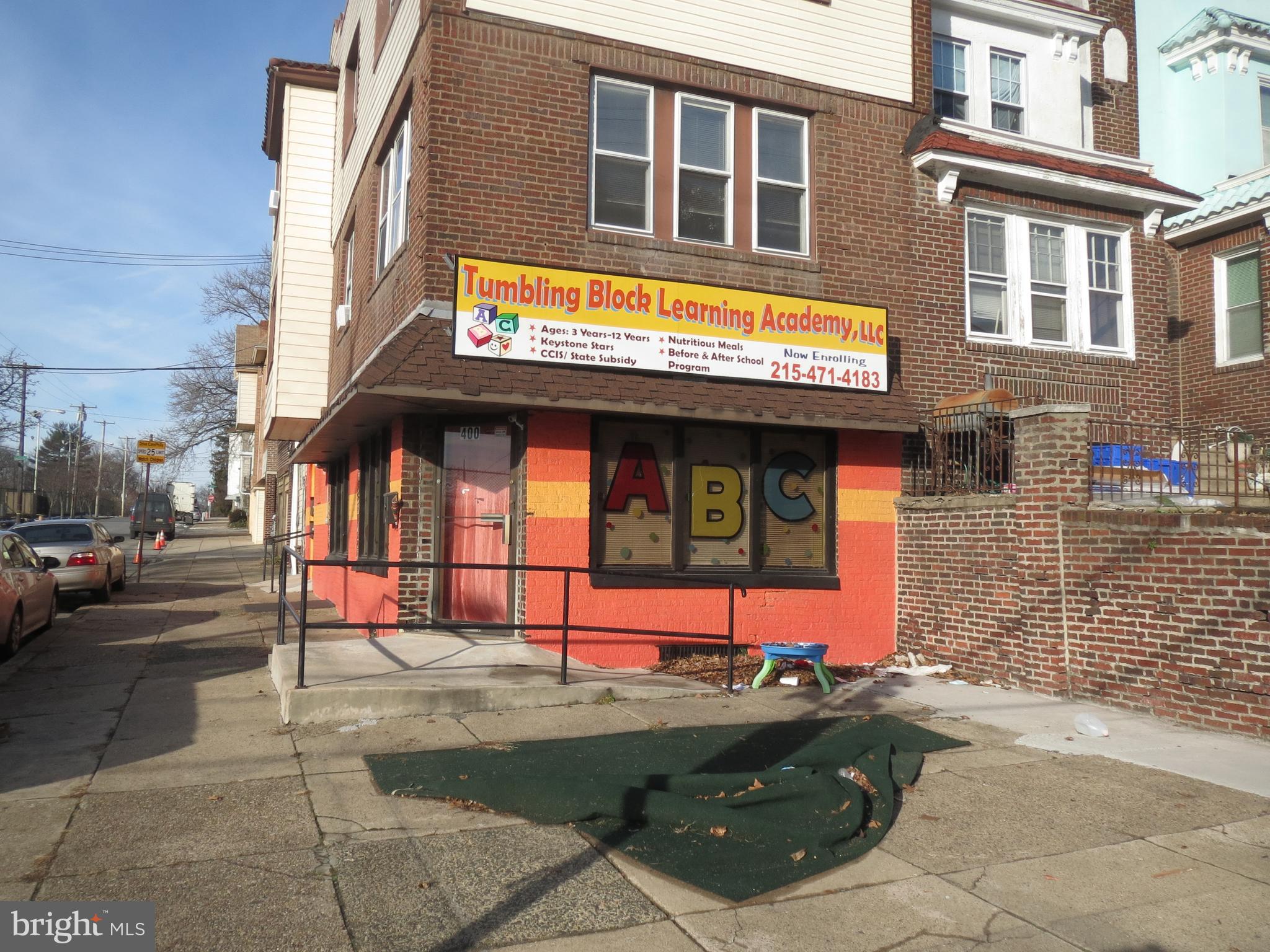 Main image without alt text