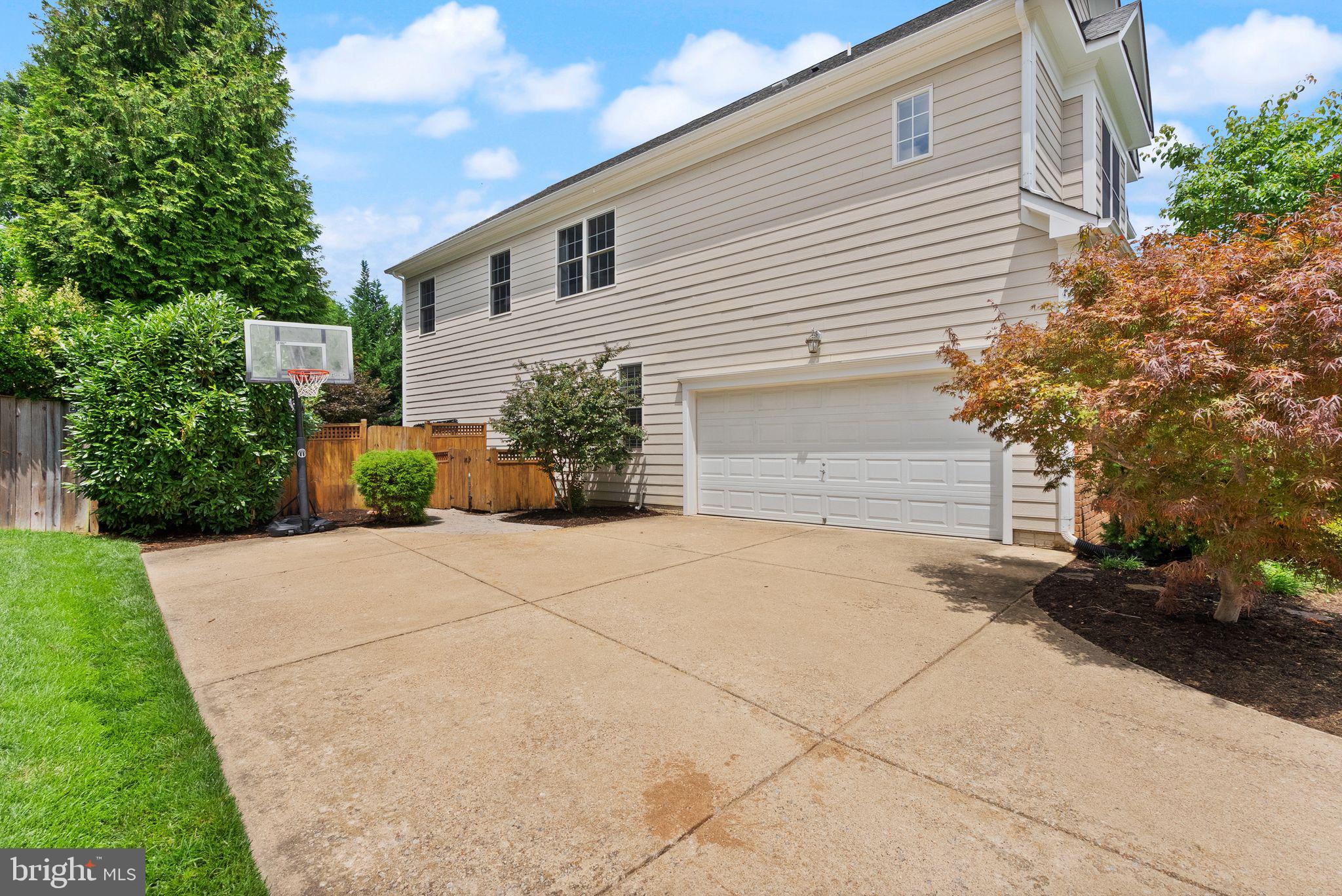 2204 BOXWOOD DRIVE