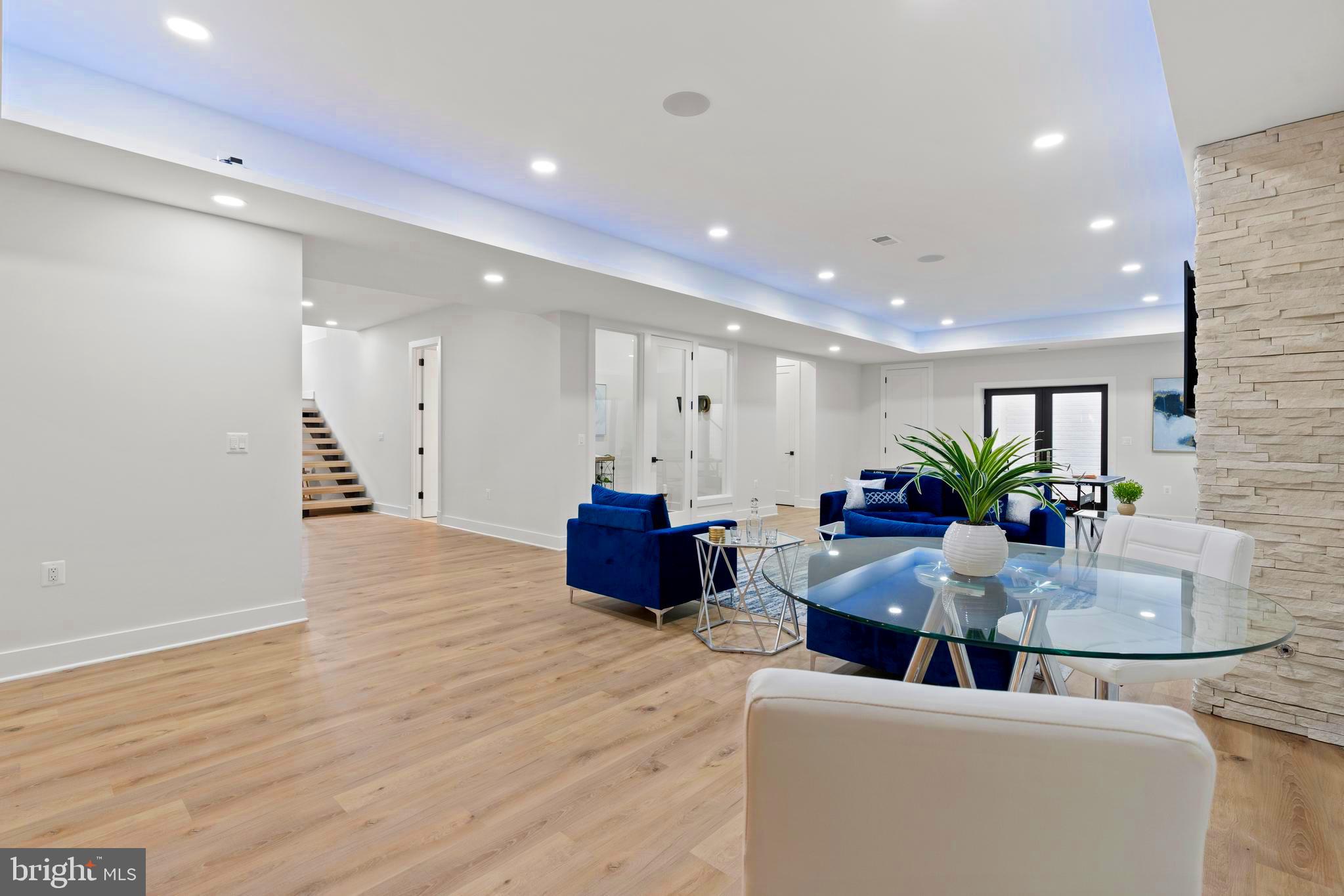 CONDON MANOR OF MCLEAN - Residential