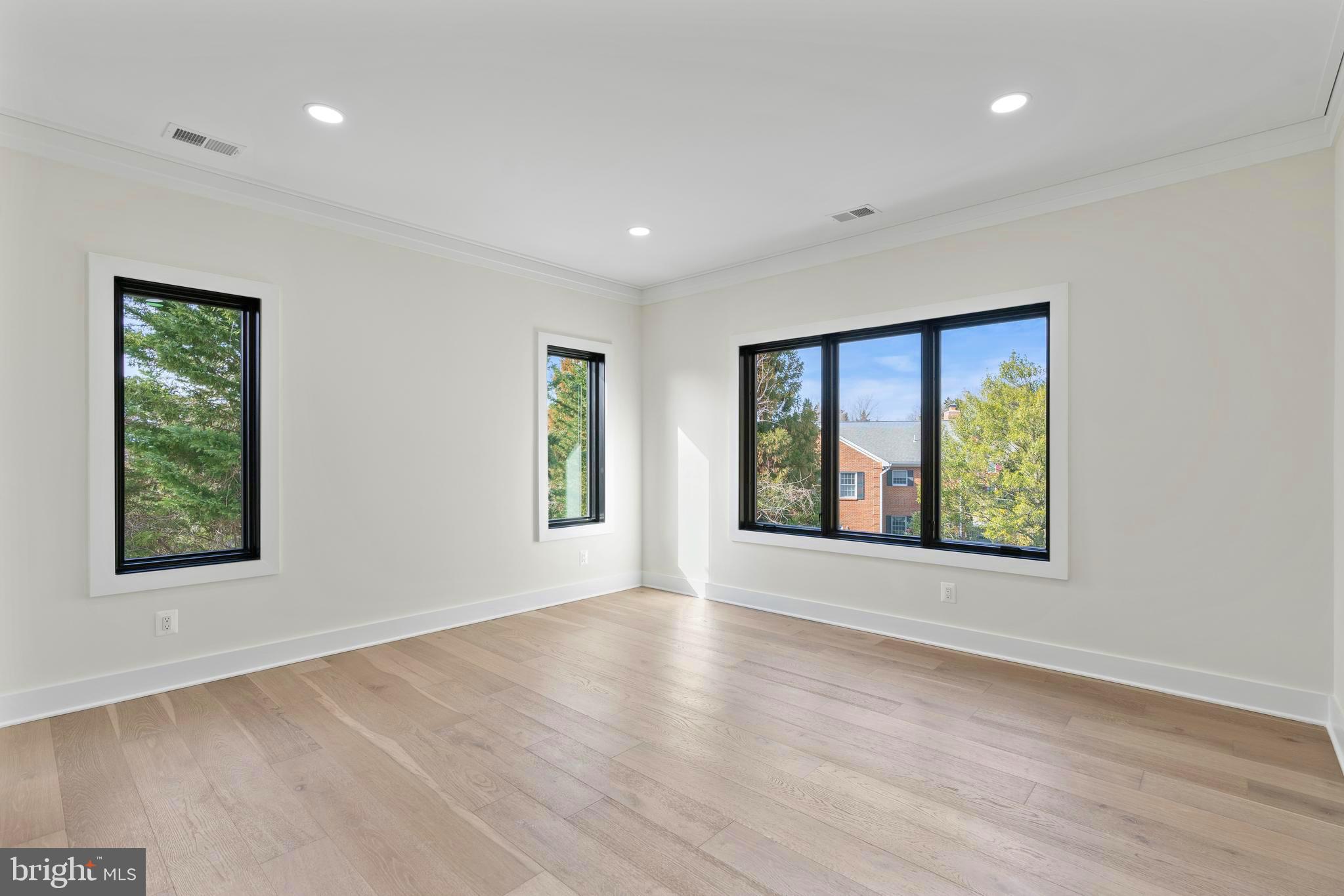 CONDON MANOR OF MCLEAN - Residential