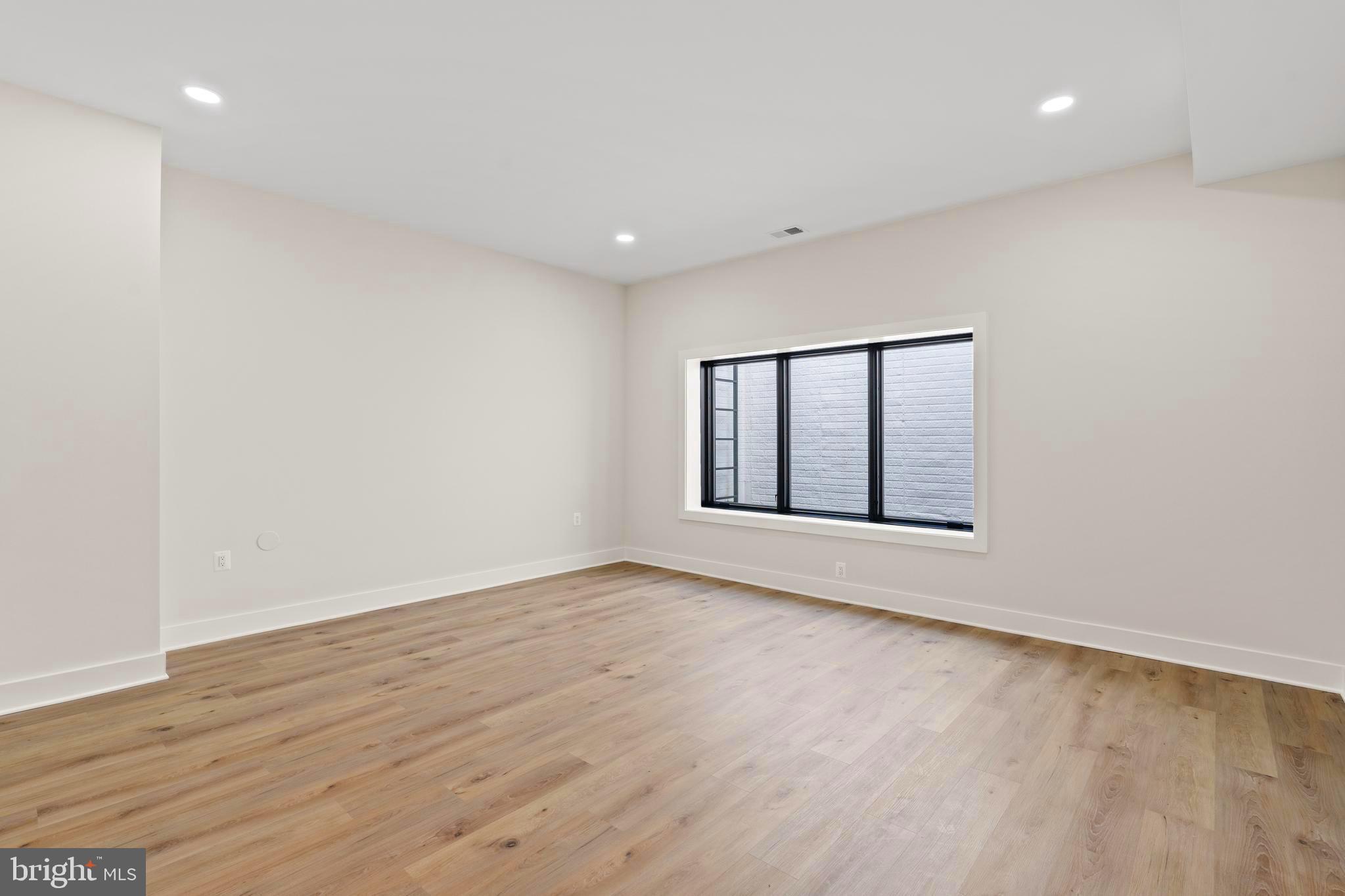 CONDON MANOR OF MCLEAN - Residential