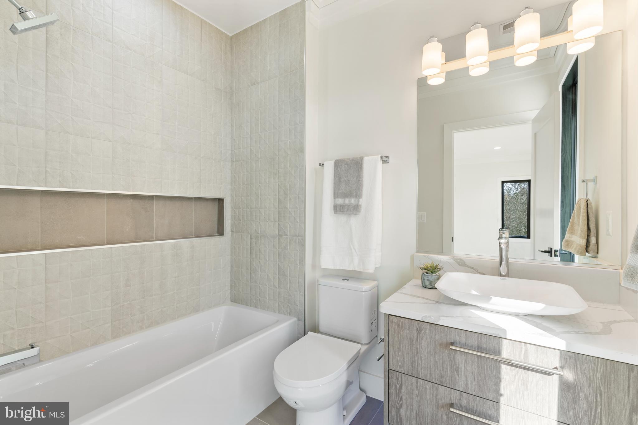 CONDON MANOR OF MCLEAN - Residential