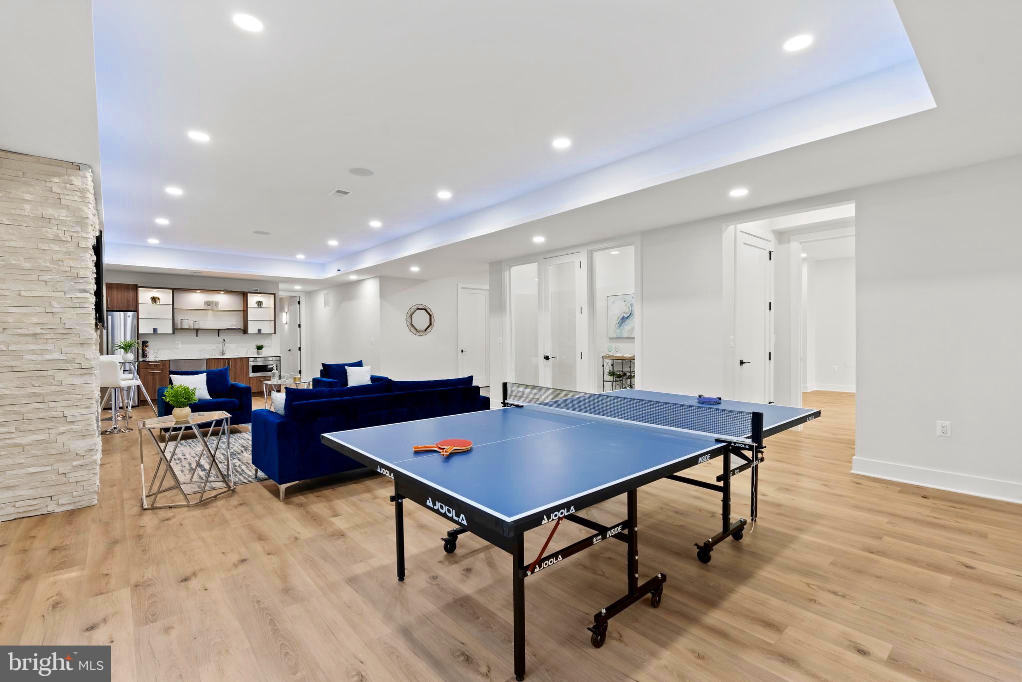 CONDON MANOR OF MCLEAN - Residential