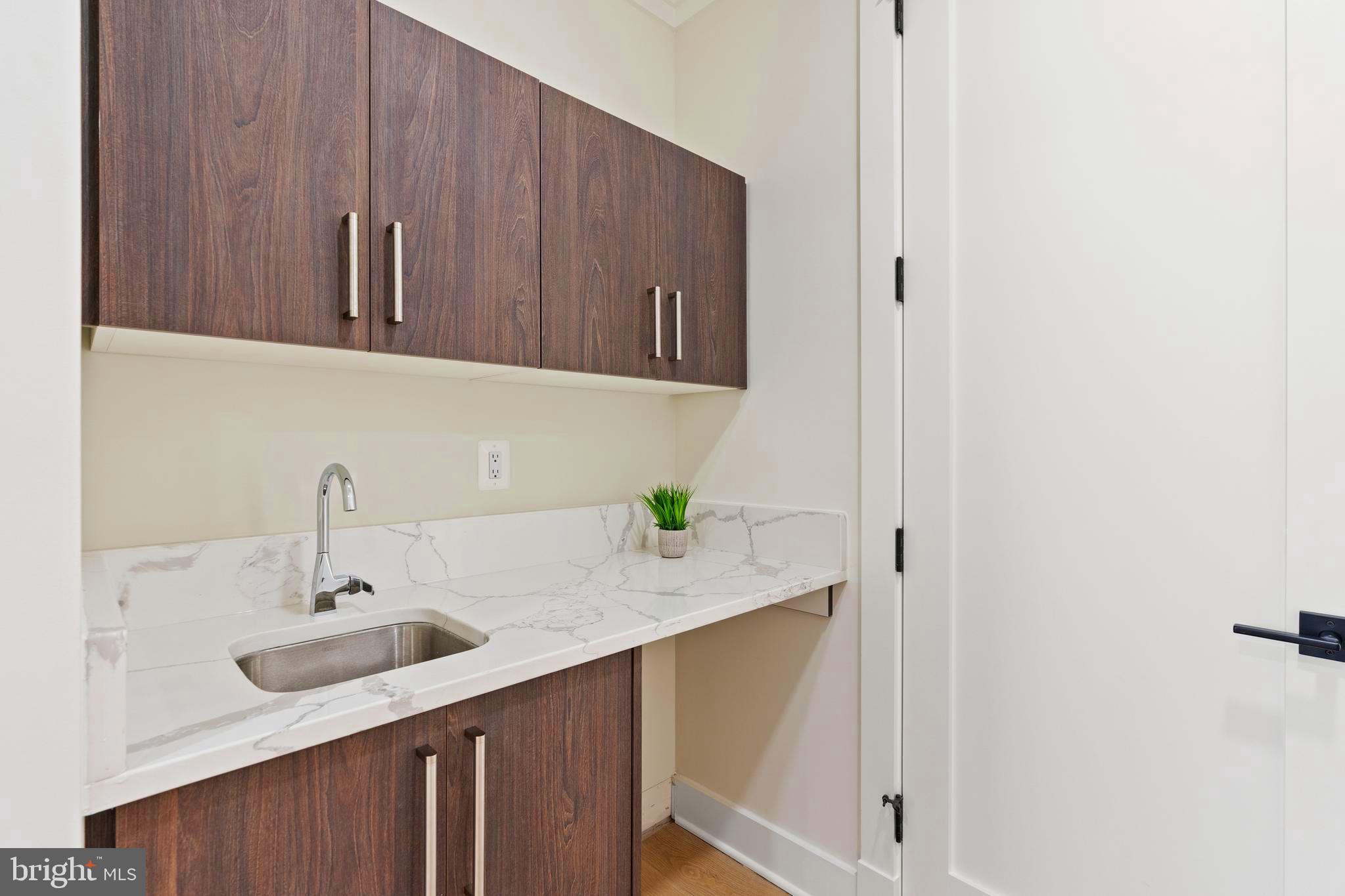 CONDON MANOR OF MCLEAN - Residential