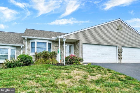 Condo For Sale - 2426 Winterberry Lane<br/> York County, New York, PA 17406