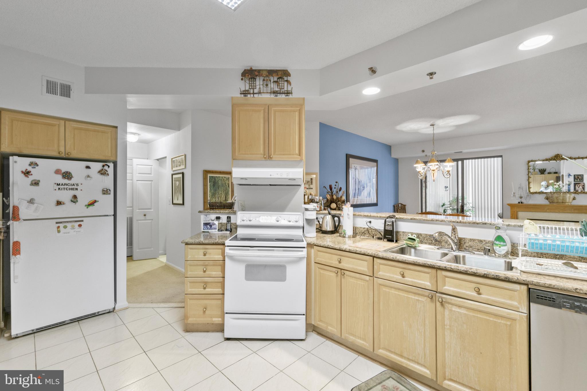 VANTAGE POINT WEST AT LW - Residential