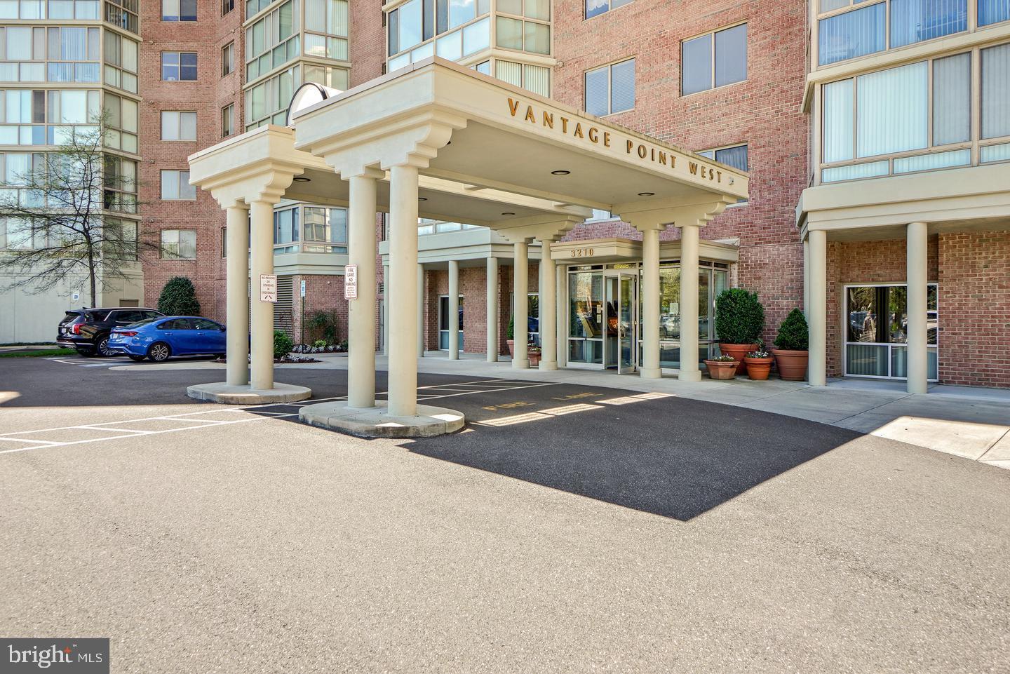 VANTAGE POINT WEST AT LW - Residential