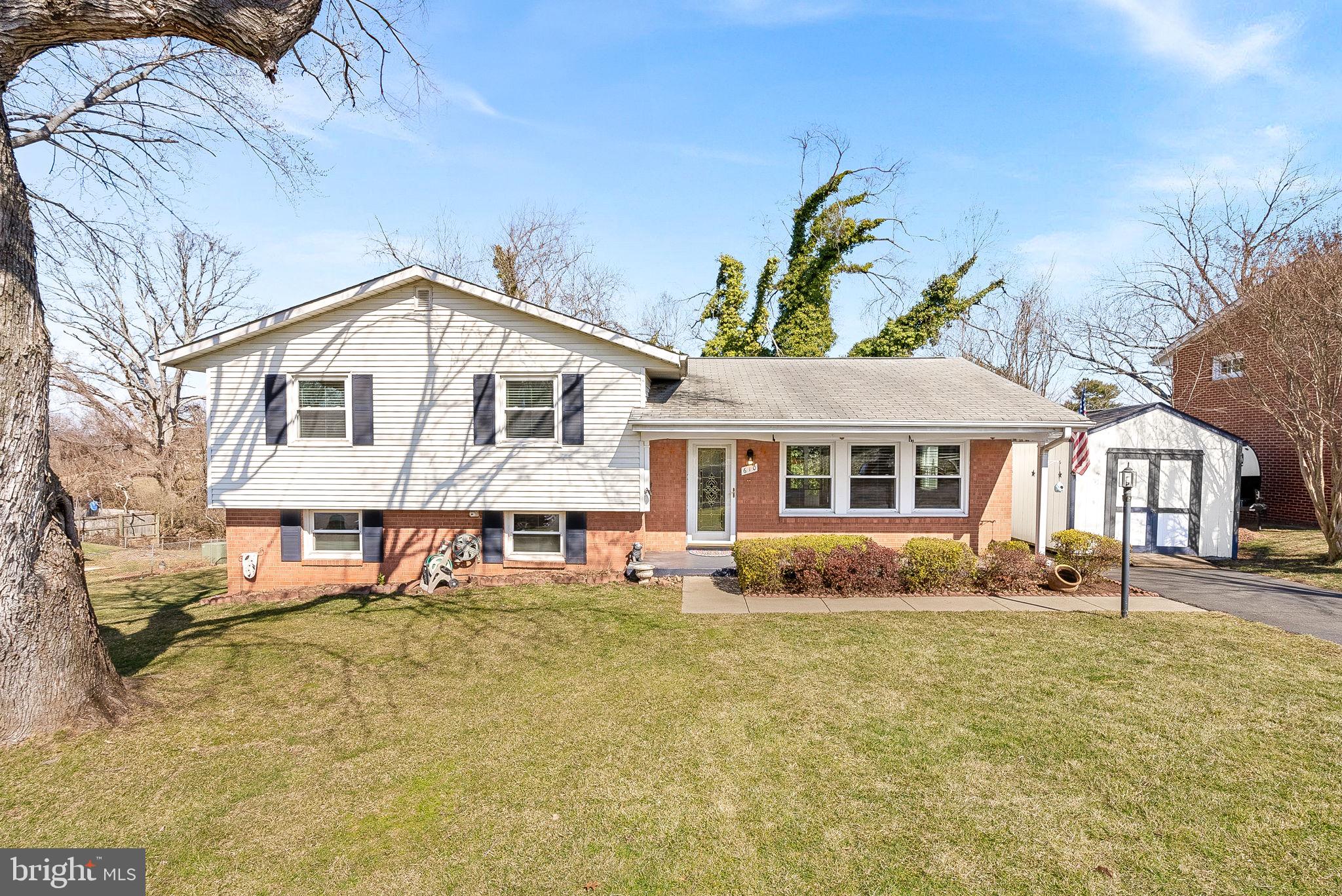 610 W MAPLE AVENUE W