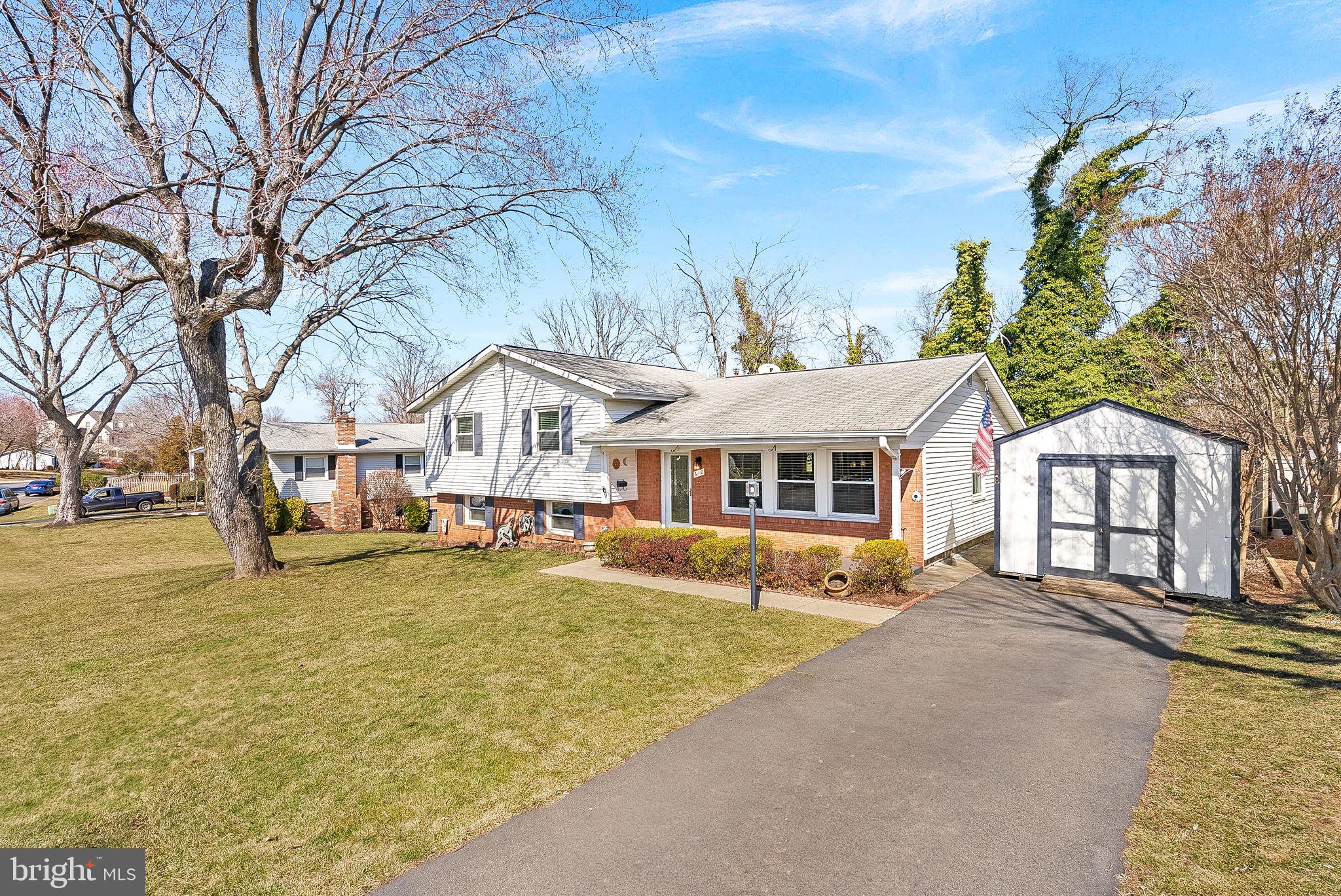 610 W MAPLE AVENUE W