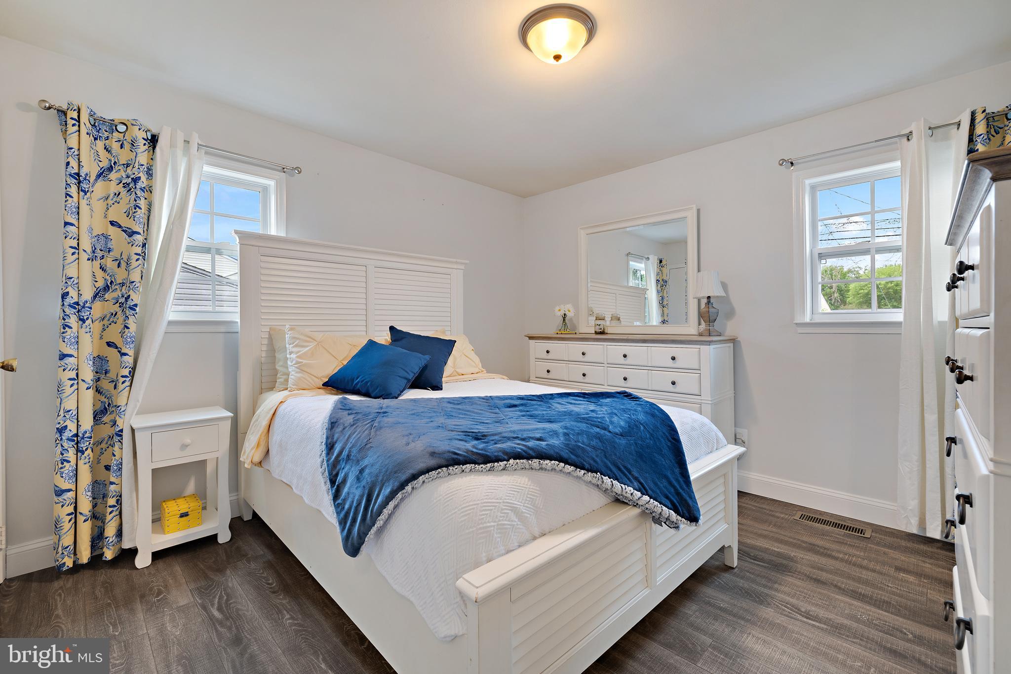 OAKWOOD MANOR - Residential