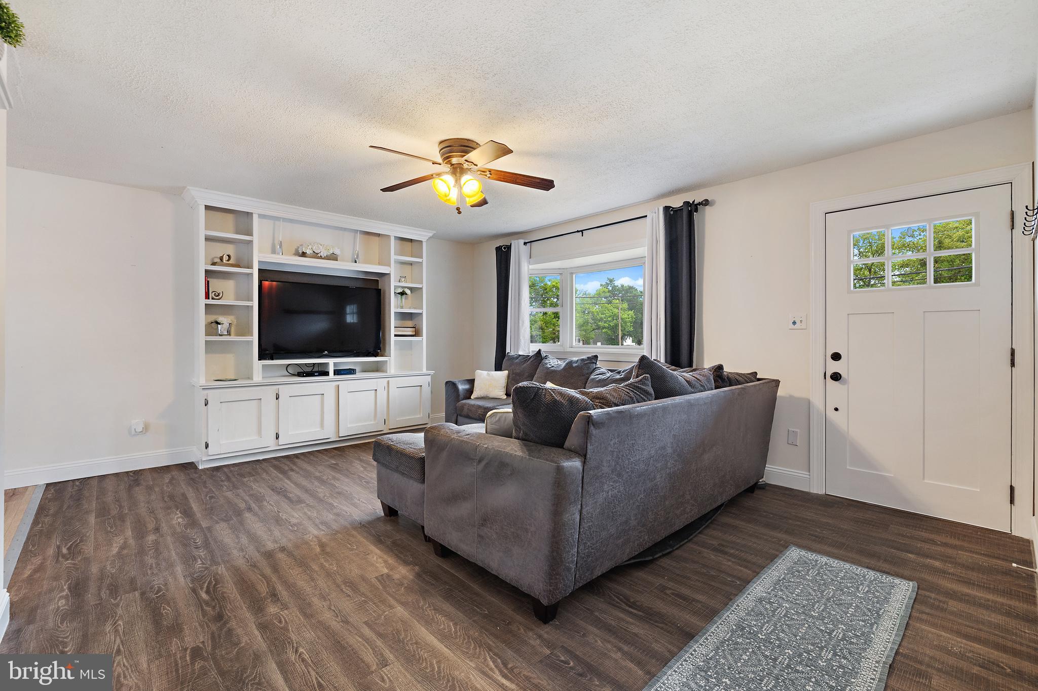 OAKWOOD MANOR - Residential