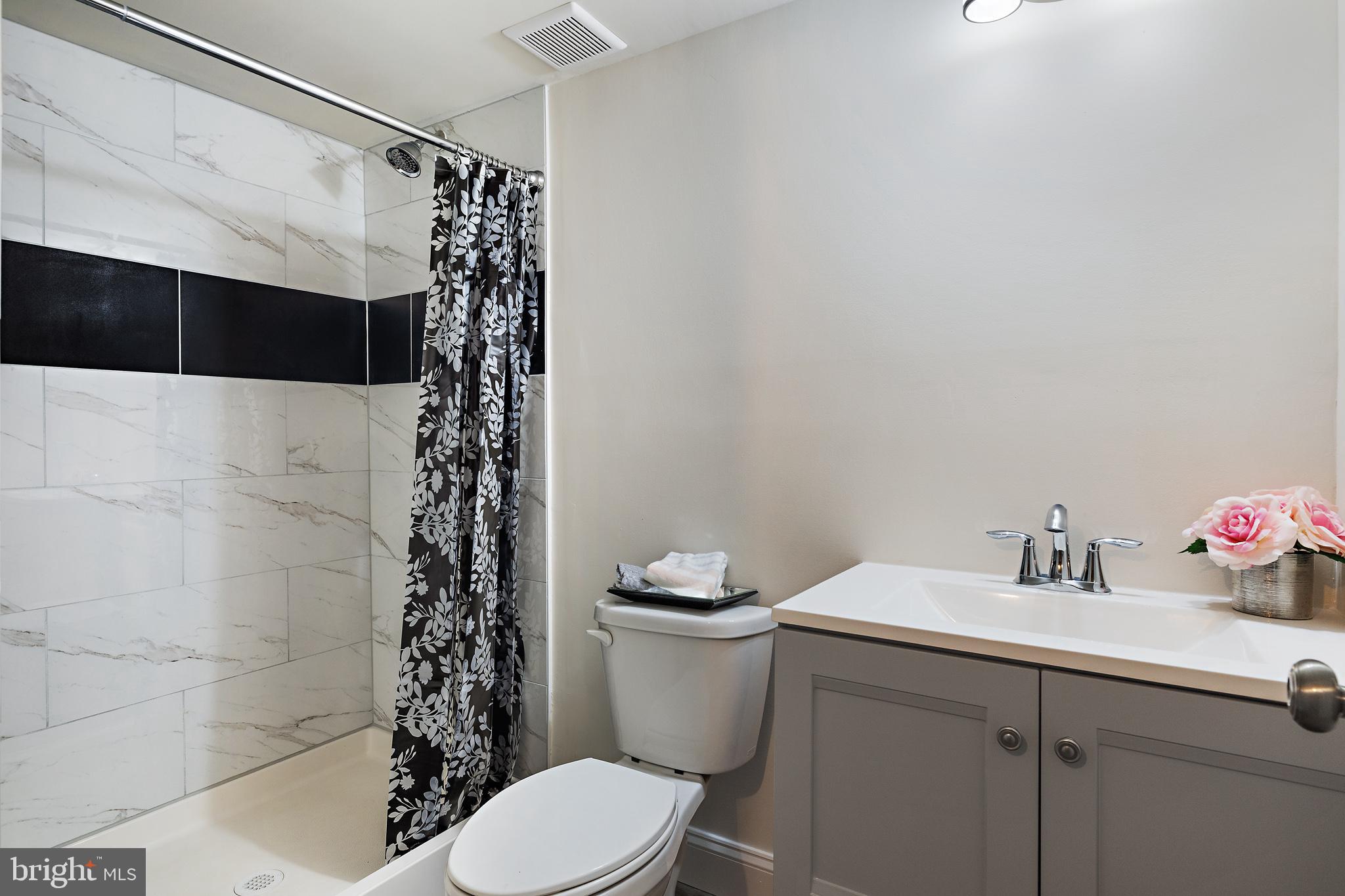 OAKWOOD MANOR - Residential