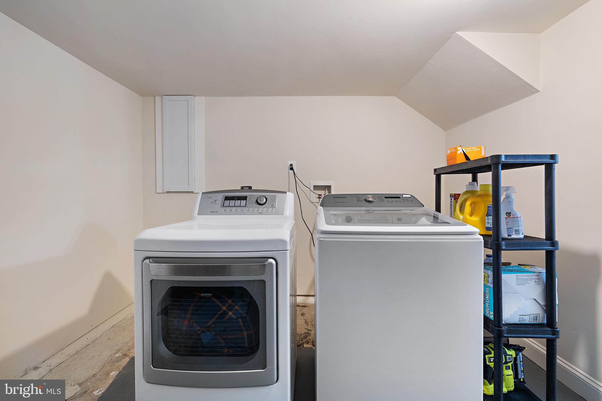 OAKWOOD MANOR - Residential