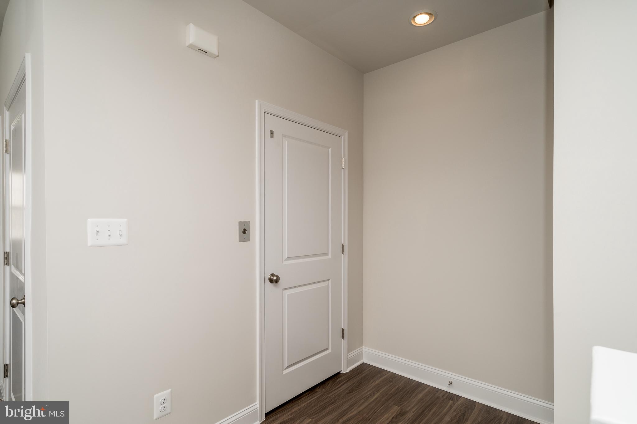 OXFORD SQUARE - Residential Lease