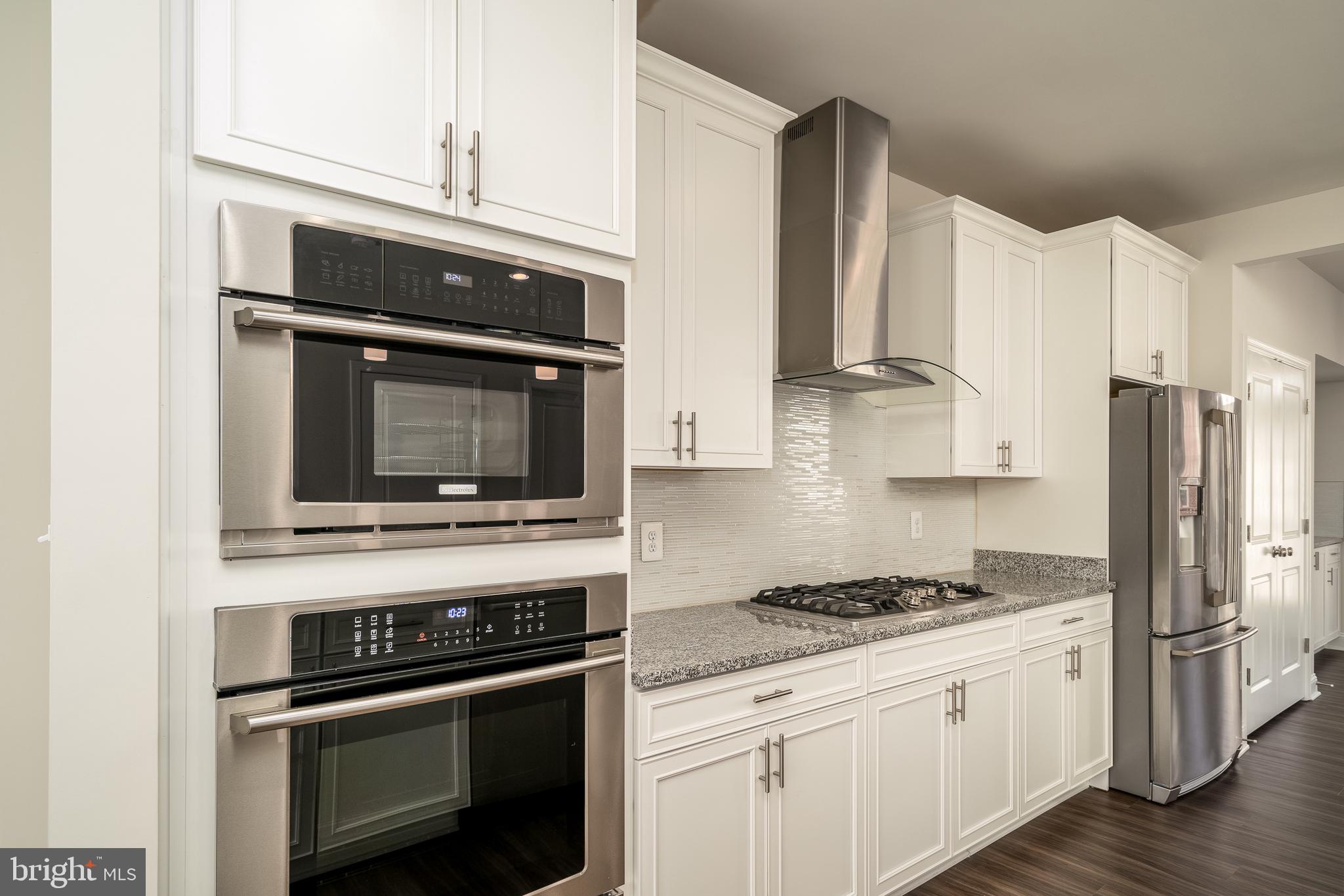 OXFORD SQUARE - Residential Lease