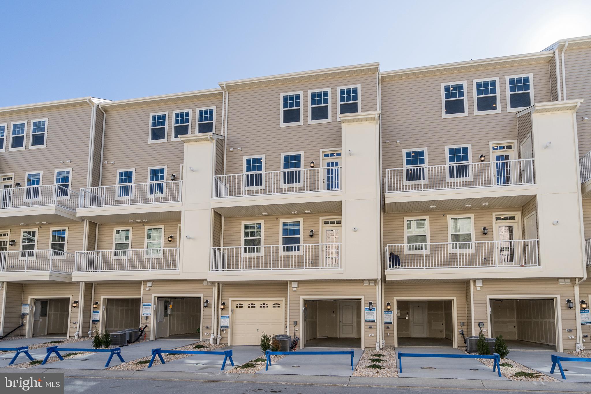 OXFORD SQUARE - Residential Lease