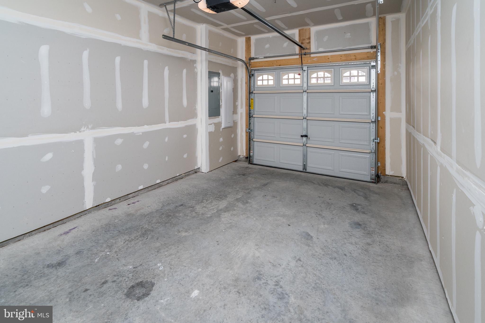 OXFORD SQUARE - Residential Lease