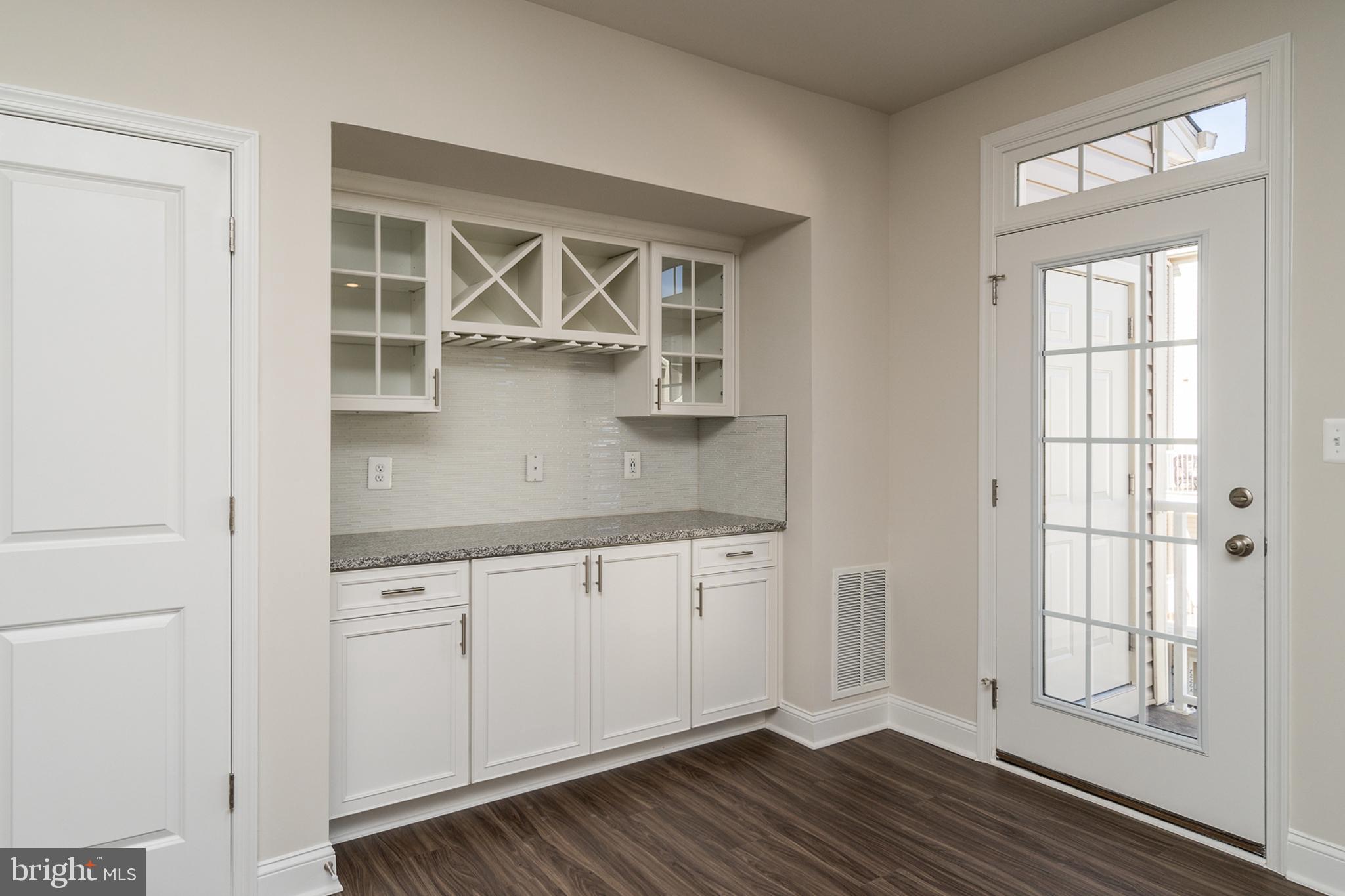 OXFORD SQUARE - Residential Lease