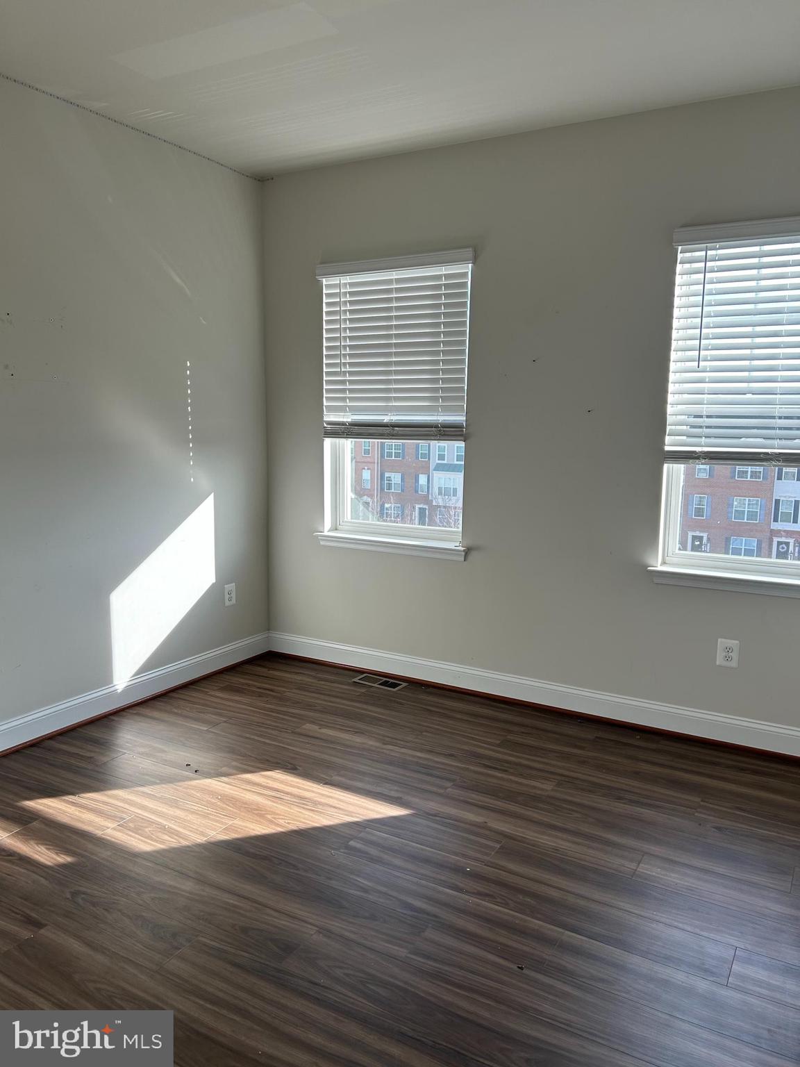 OXFORD SQUARE - Residential Lease