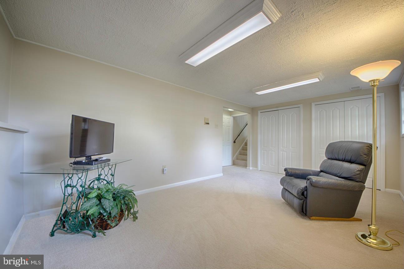 FOUR SEASONS - Residential