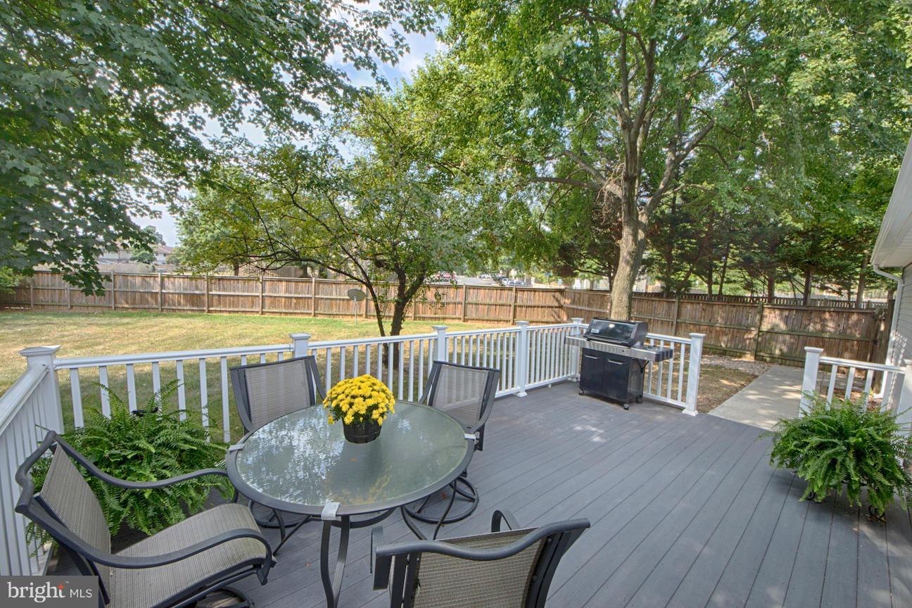 FOUR SEASONS - Residential