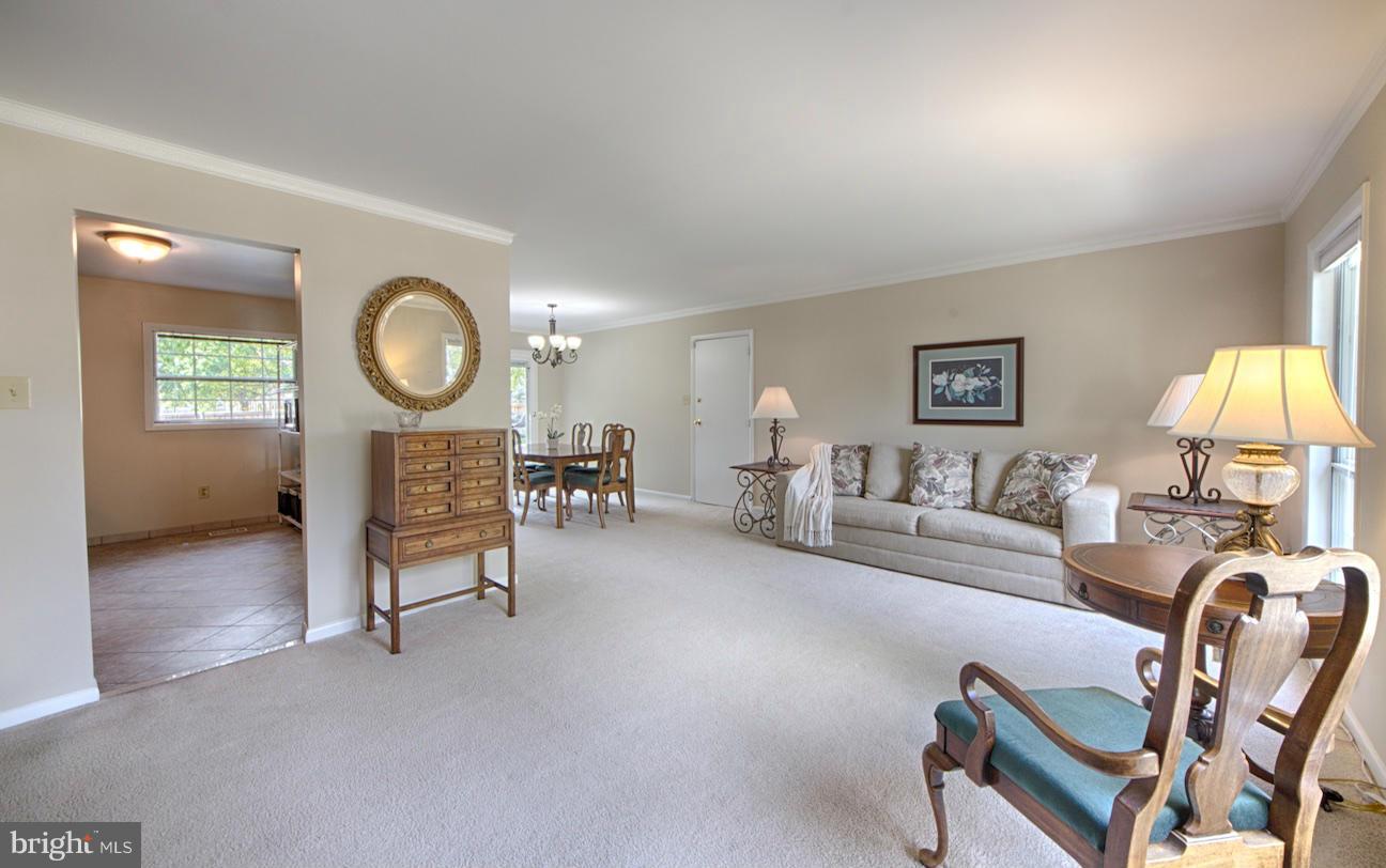 FOUR SEASONS - Residential