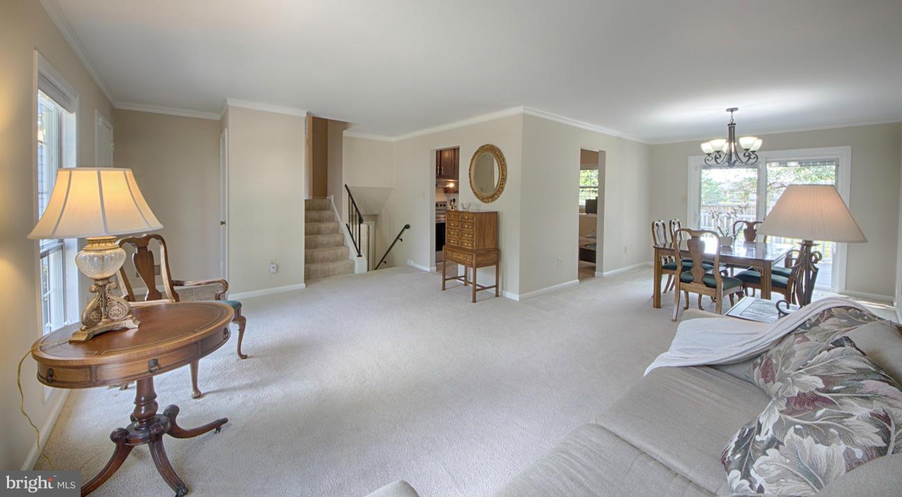 FOUR SEASONS - Residential