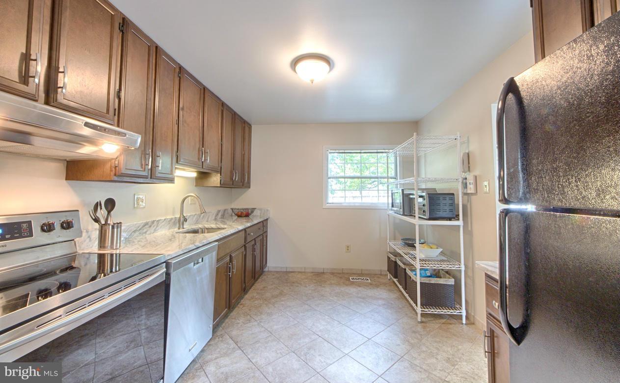 FOUR SEASONS - Residential