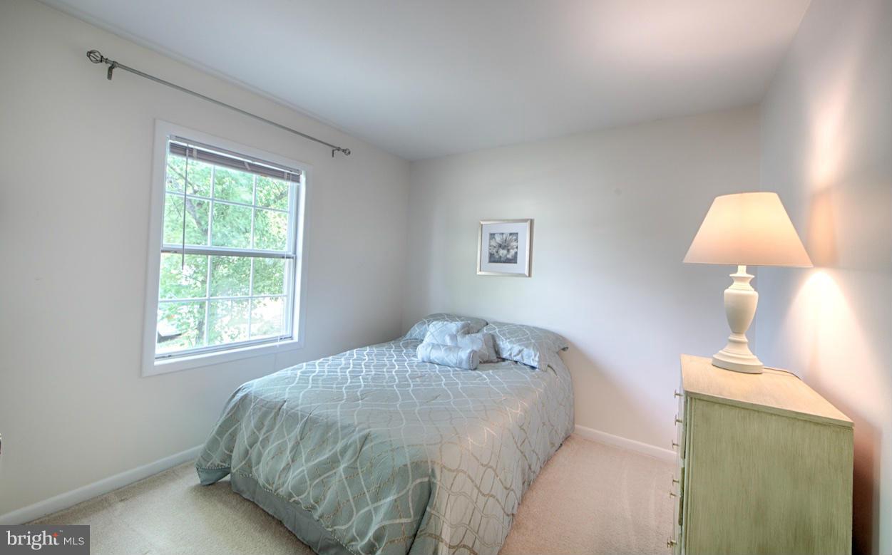 FOUR SEASONS - Residential